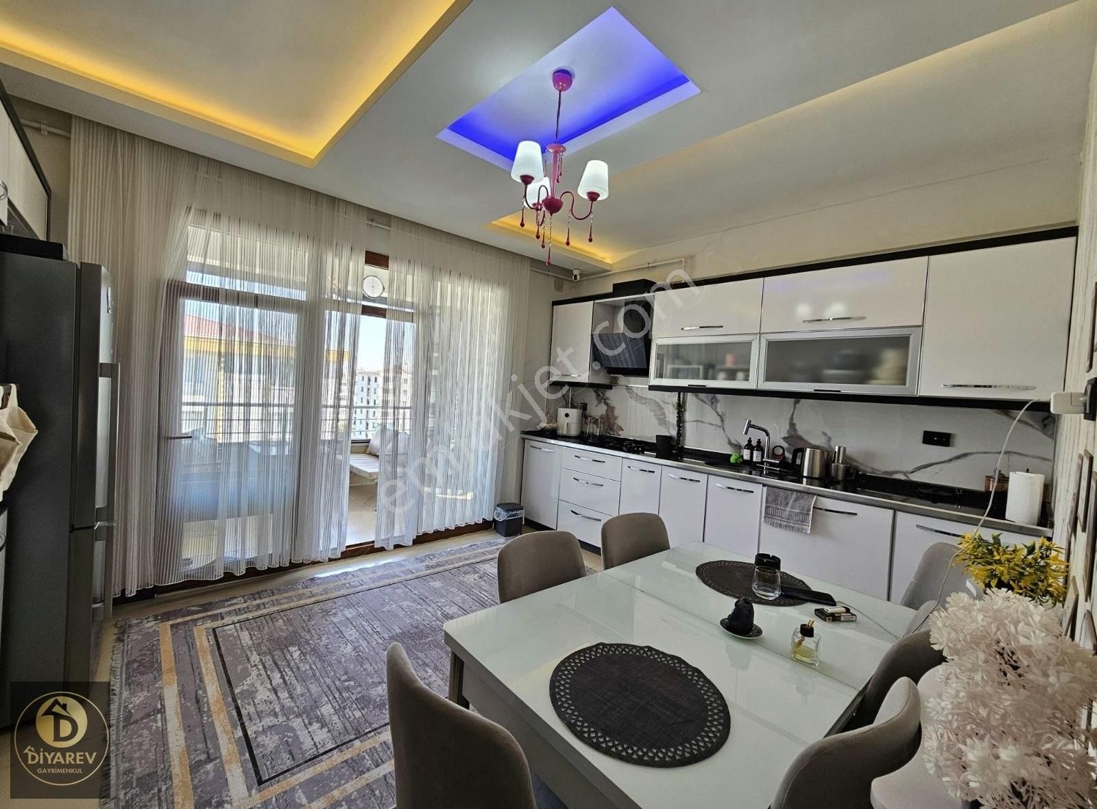 Bağcılar Havaalanı Kavşağında Satılık Lüks Daire
