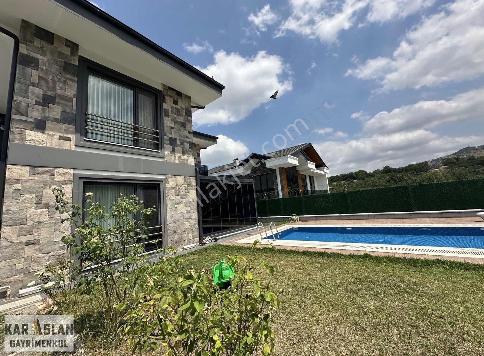 Başiskele Bahçecikte Satılık 4+1 Havuzlu Müstakil Villa
