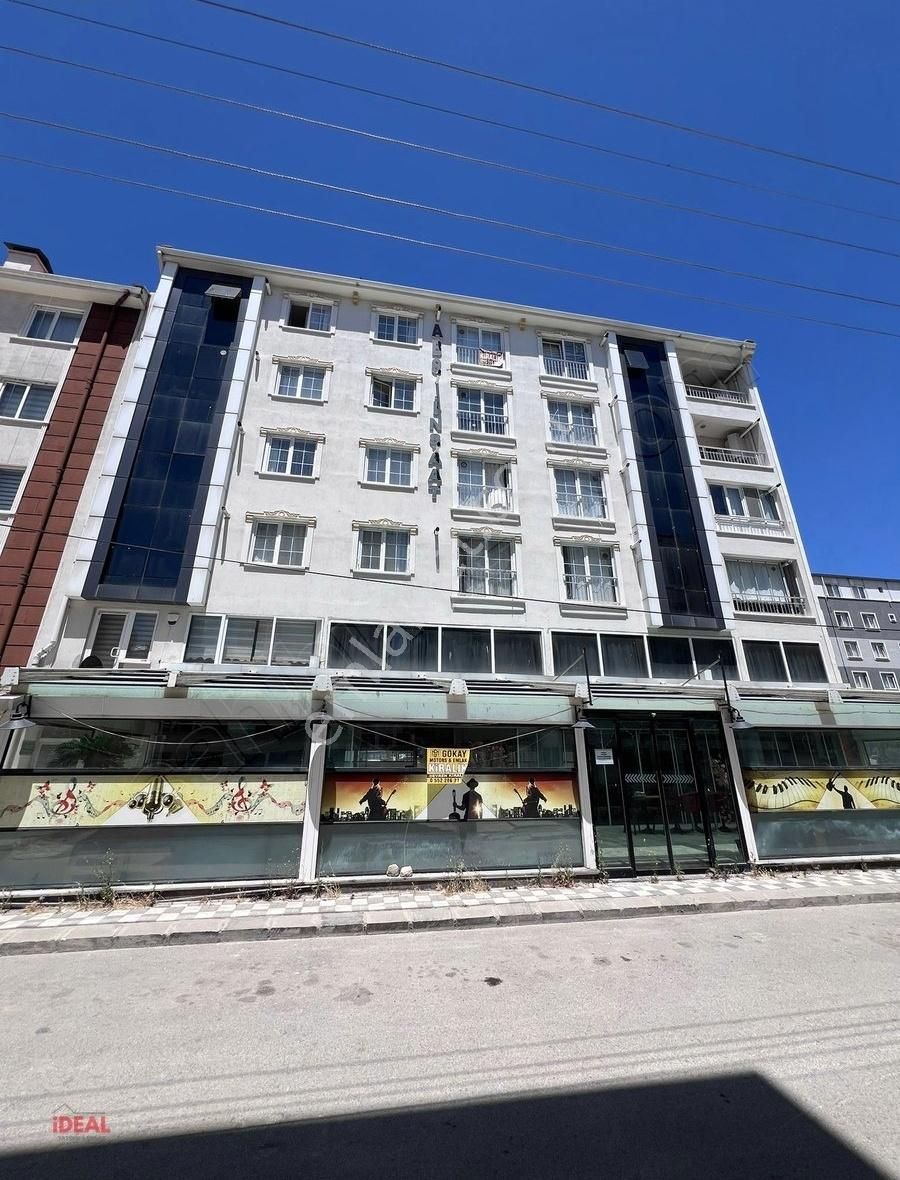 Erenler'de Merkezi Konumda Hesaplı Ferah 2+0 Kiralık Daire