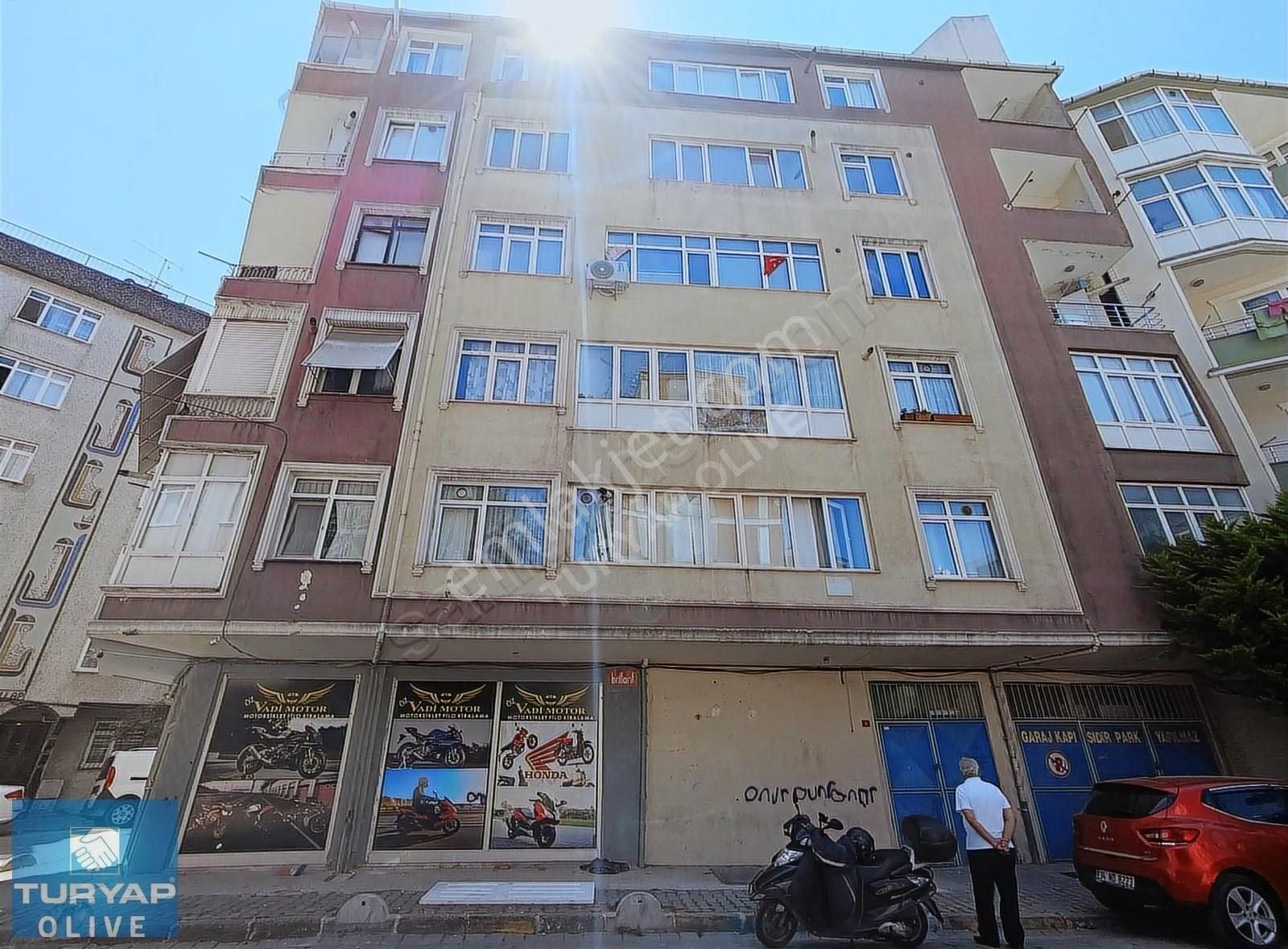 Bahçelievler'de Satılık Daire 2+1den 3+1 Çevrilmiş Yatırımlık