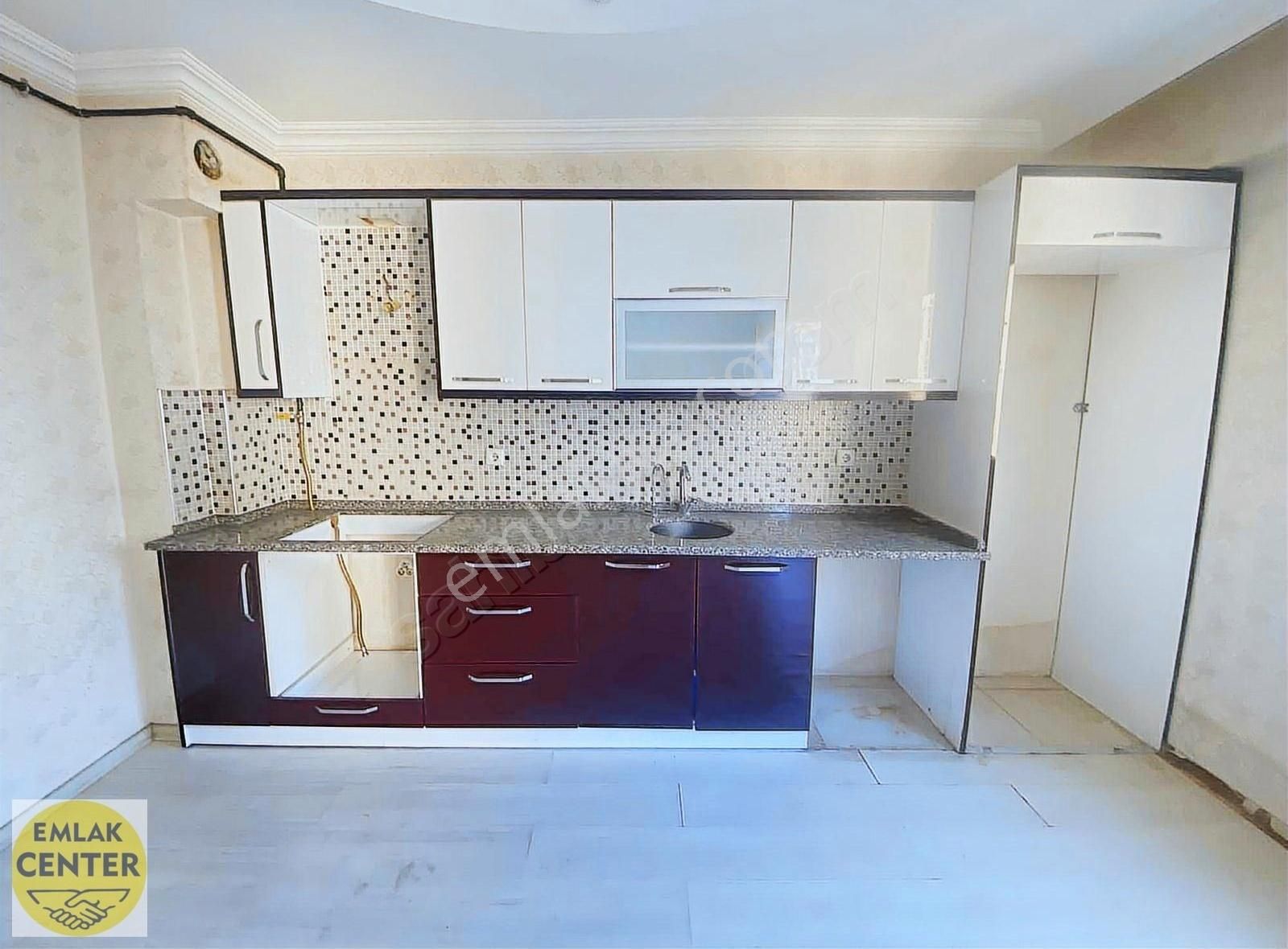 Emlak Center'dan Muradiye'de 3+1 Çift Cephe 150m2 Ara Kat Daire - Görsel 22
