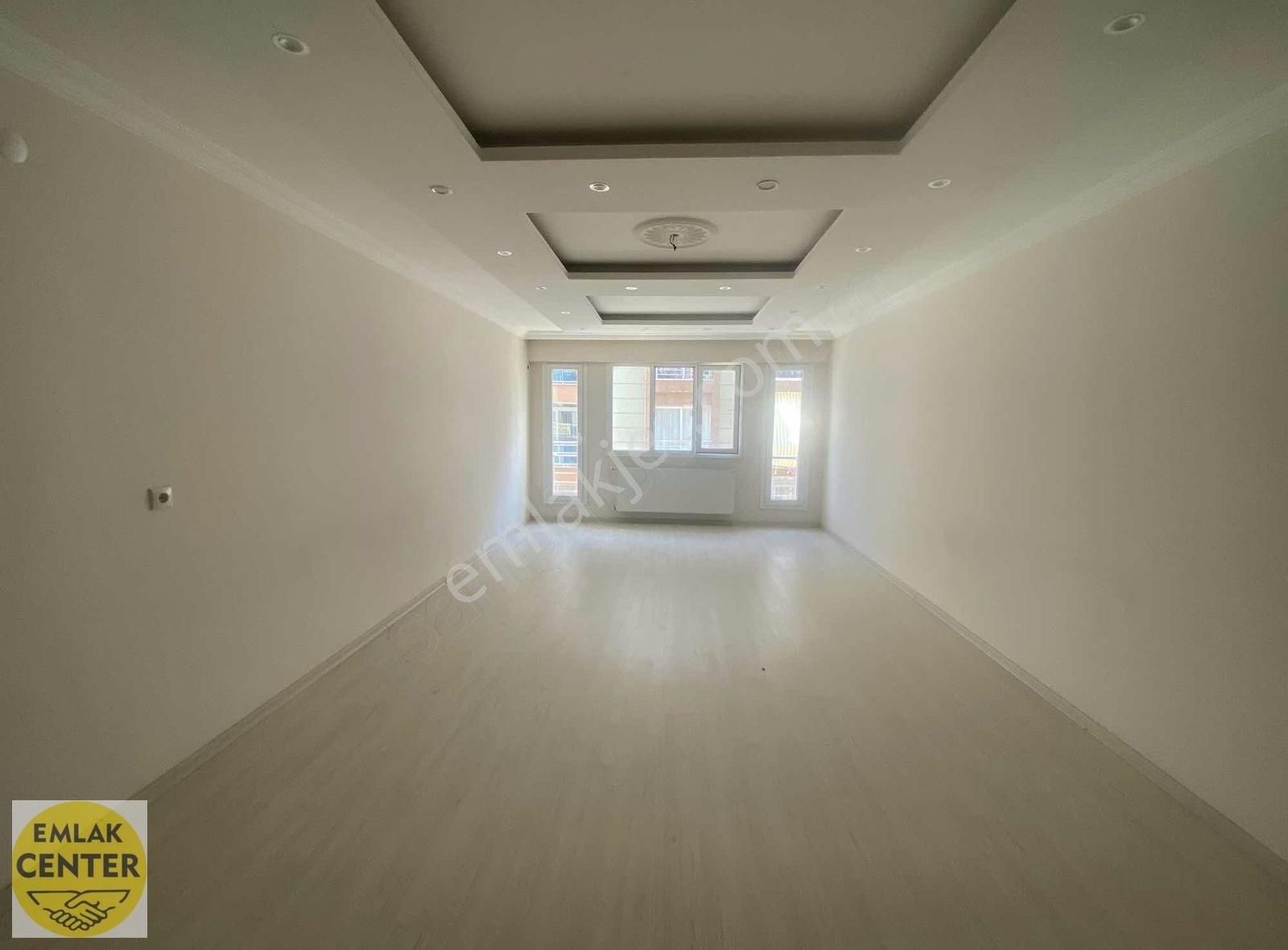 Emlak Center'dan Muradiye'de 3+1 Çift Cephe 150m2 Ara Kat Daire - Görsel 2