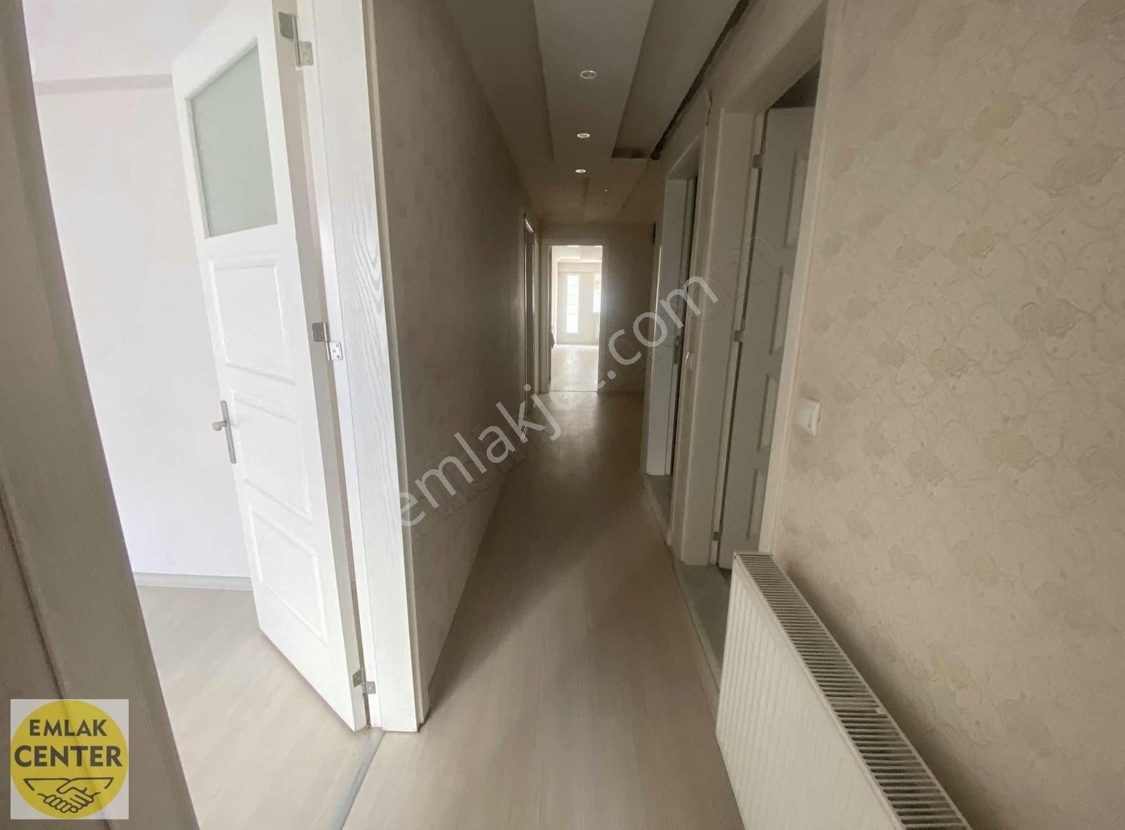 Emlak Center'dan Muradiye'de 3+1 Çift Cephe 150m2 Ara Kat Daire - Görsel 6