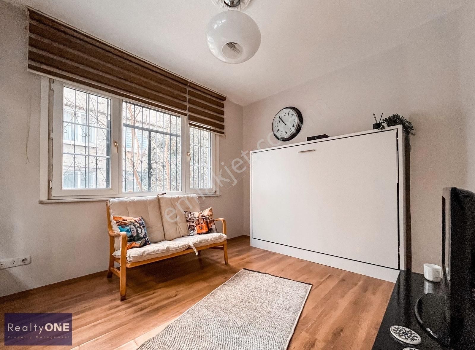 R-one Beyoğlu Cihangir Taşınmaya Hazır Eşyalı 1+1 Kiralık Daire
