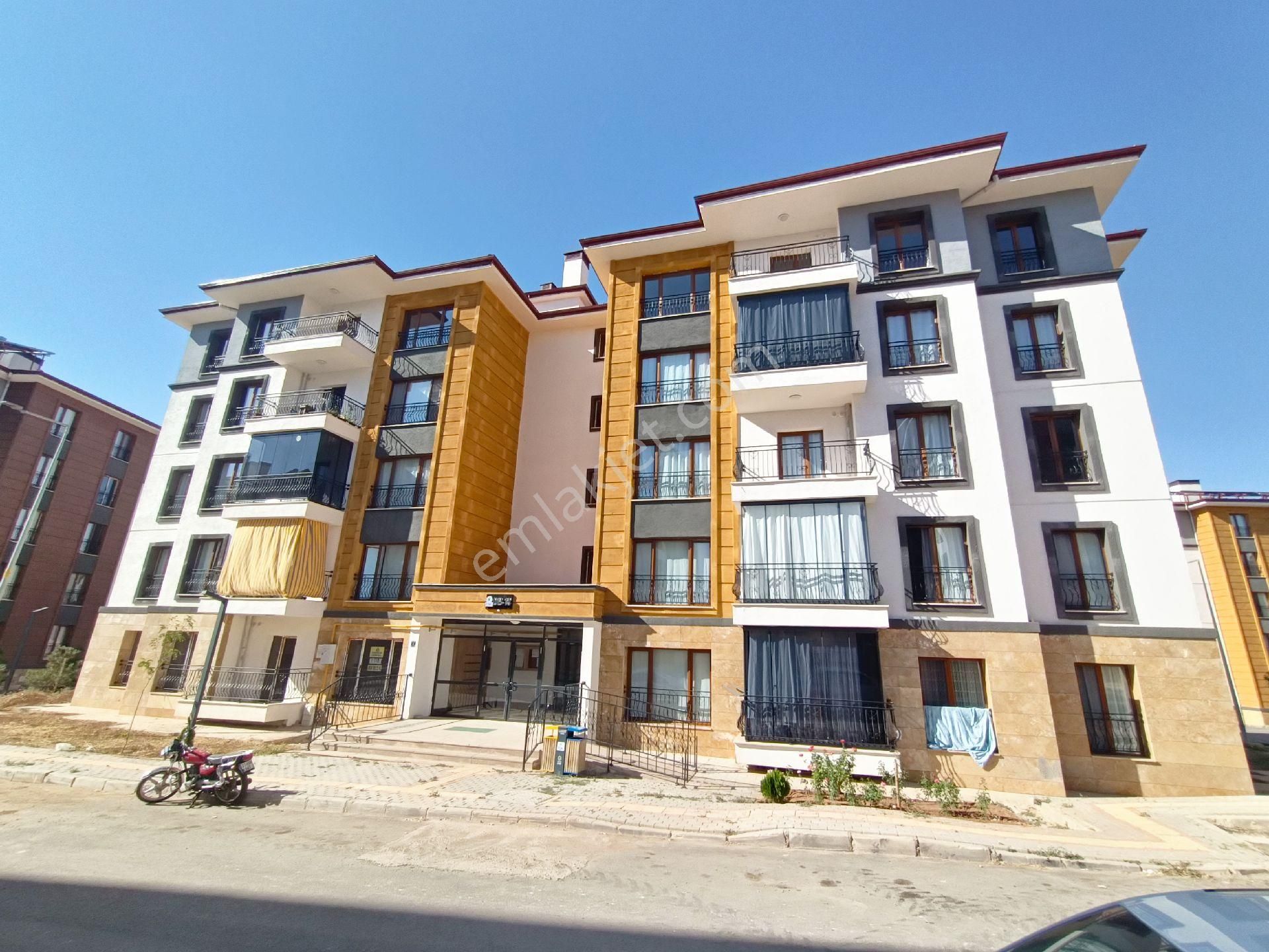 Turanlar Gayrimenkul'den Aşağıdemirtaş Tokiler'de Kiralık 3+1 Giriş Kat Daire
