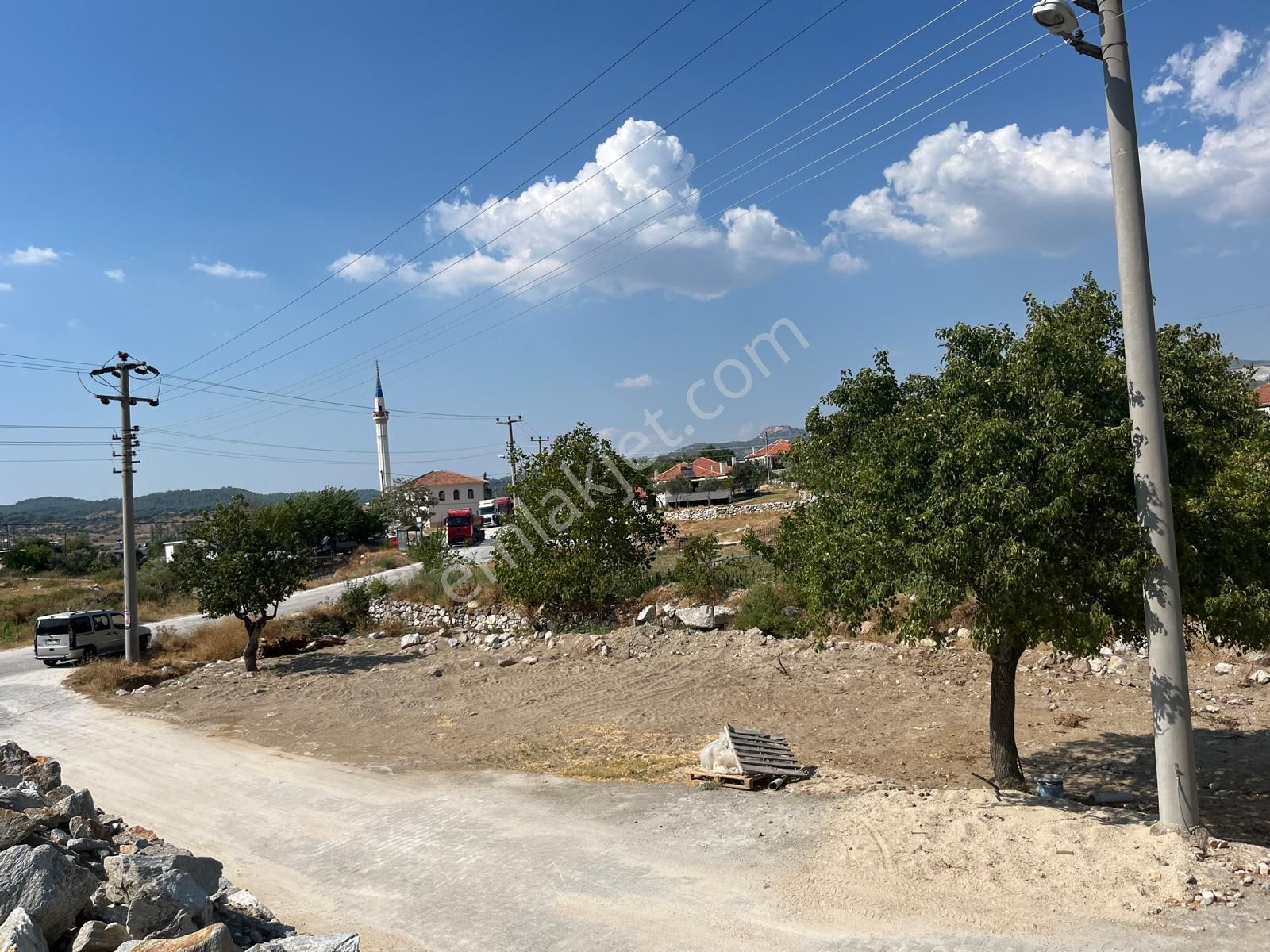 Ev Yapımına Uygun, Muğla/milasta, 529 M² Köşe Parsel-köy İmarlı