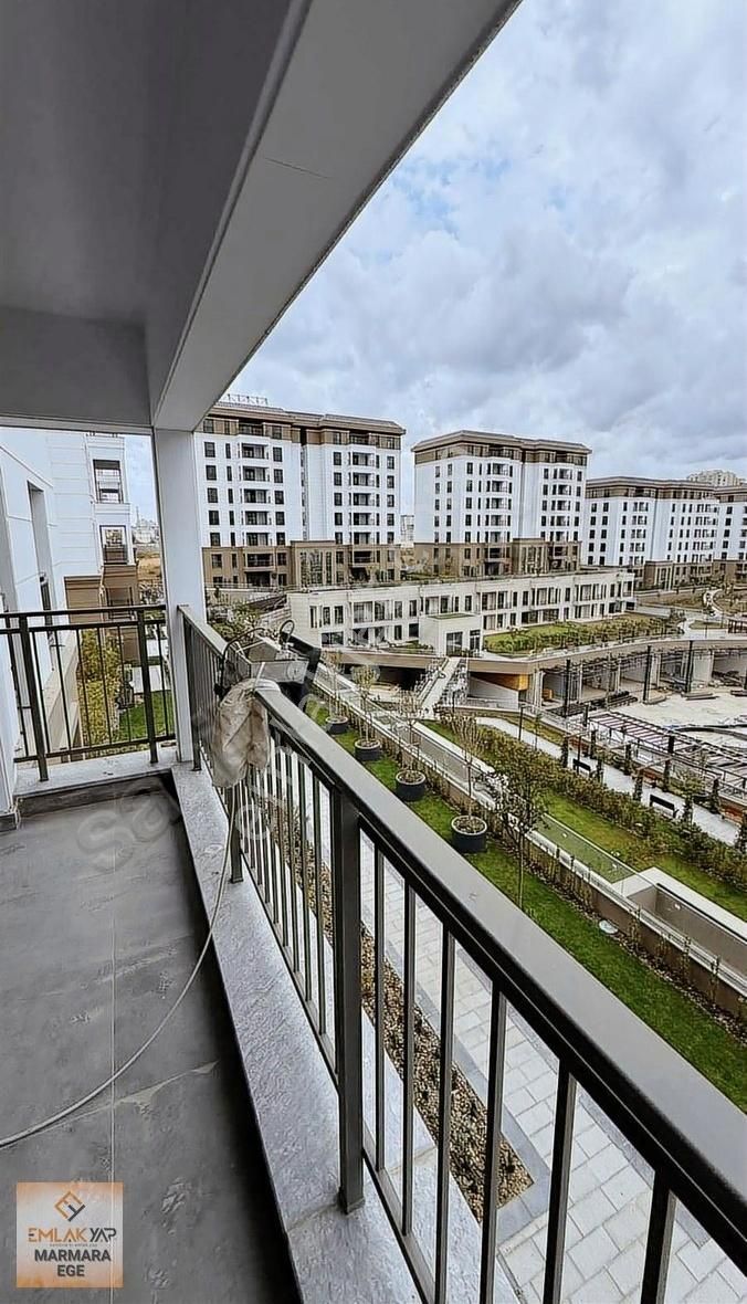 Emlakyap'tan Meydan Başakşehir Satılık 5+1 Arakat