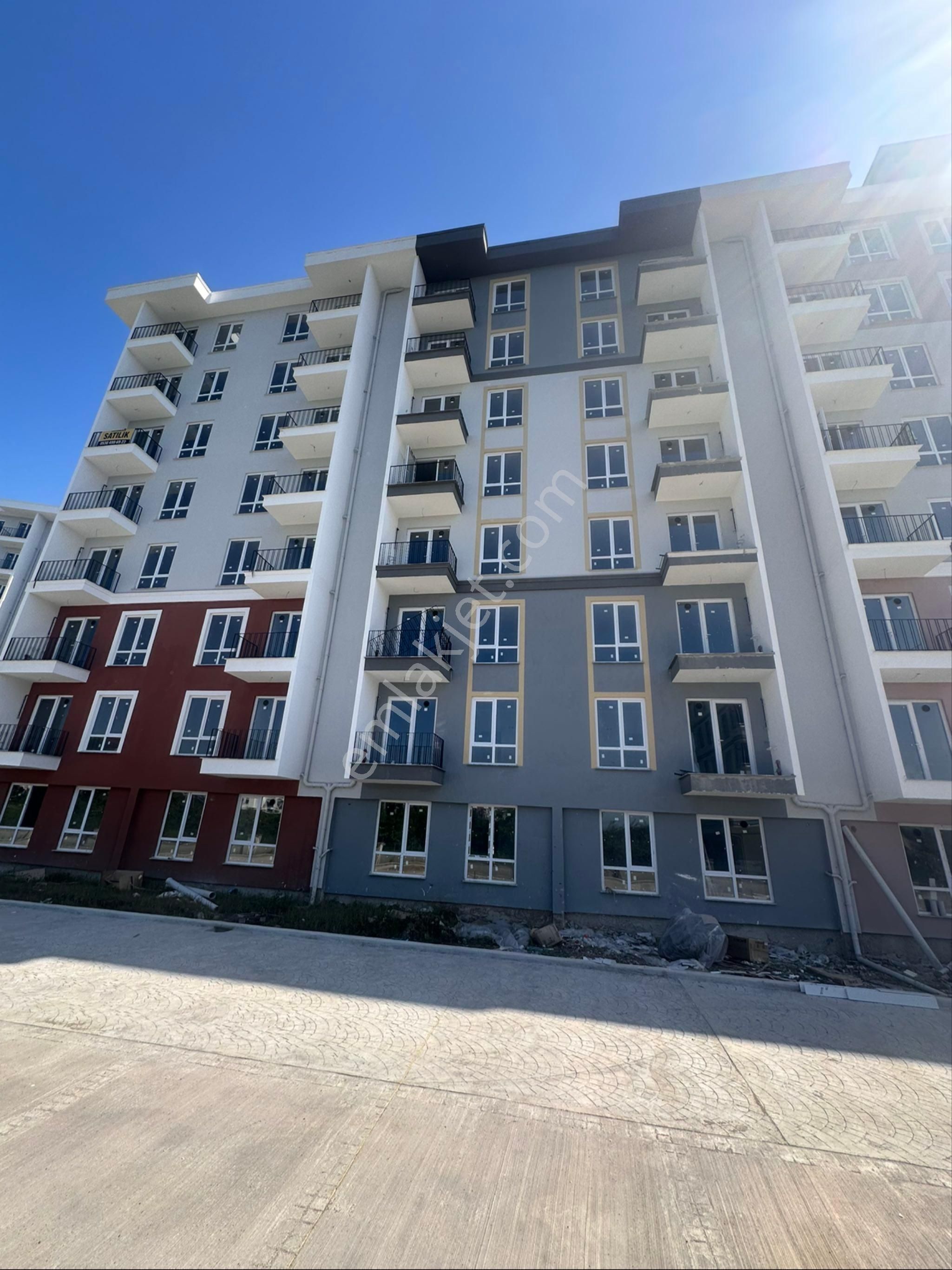 Cumhuriyet'de Satılık 1+1 Site Dairesi (şehir Hastanesi Yanı)