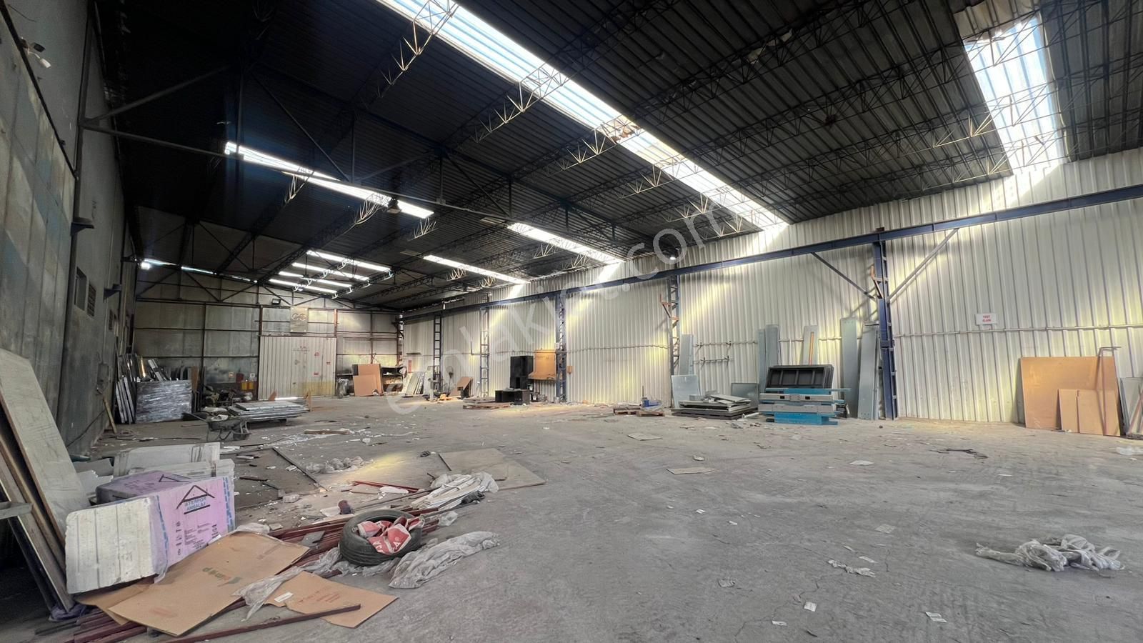 Zorlu Gayrimenkul'den Şakirpaşa'da 1500m2 Kiralık İş Yeri - Görsel 3