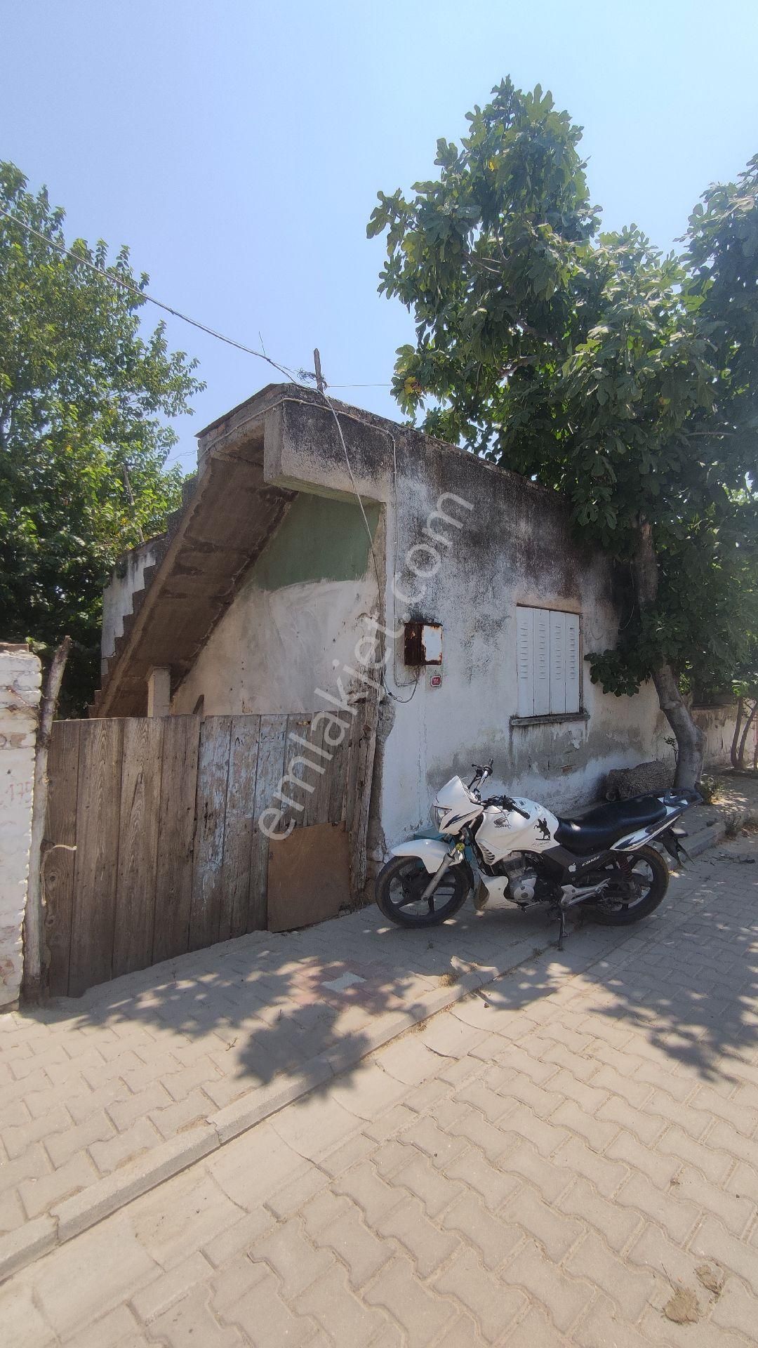 Salihli Karayahşi Mahallesi'nde Satılık Köy Evi