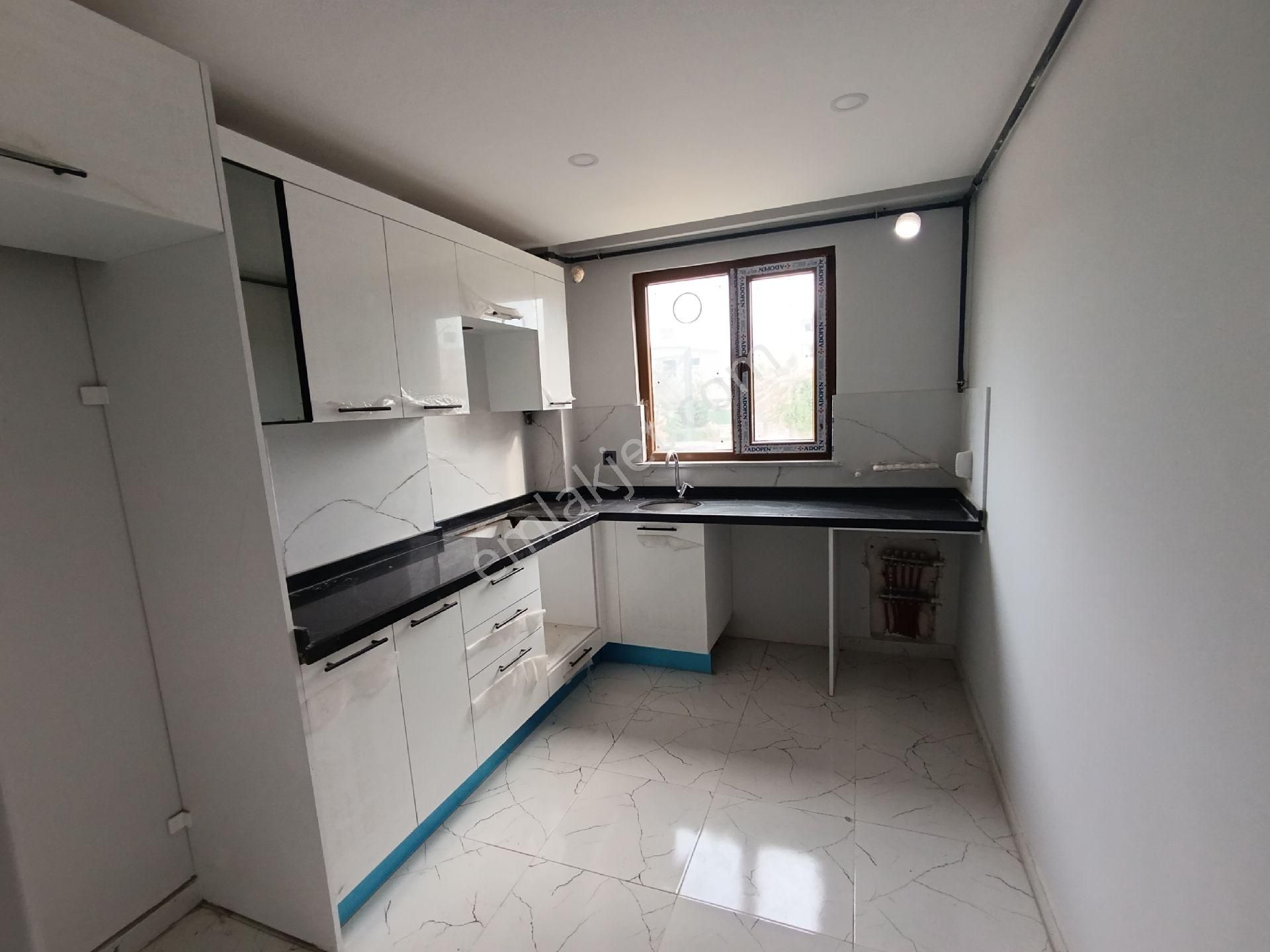 Sultanbeyli Fatih Bulvarına 300 Metre Yakınında Satılık 2+1 Daire