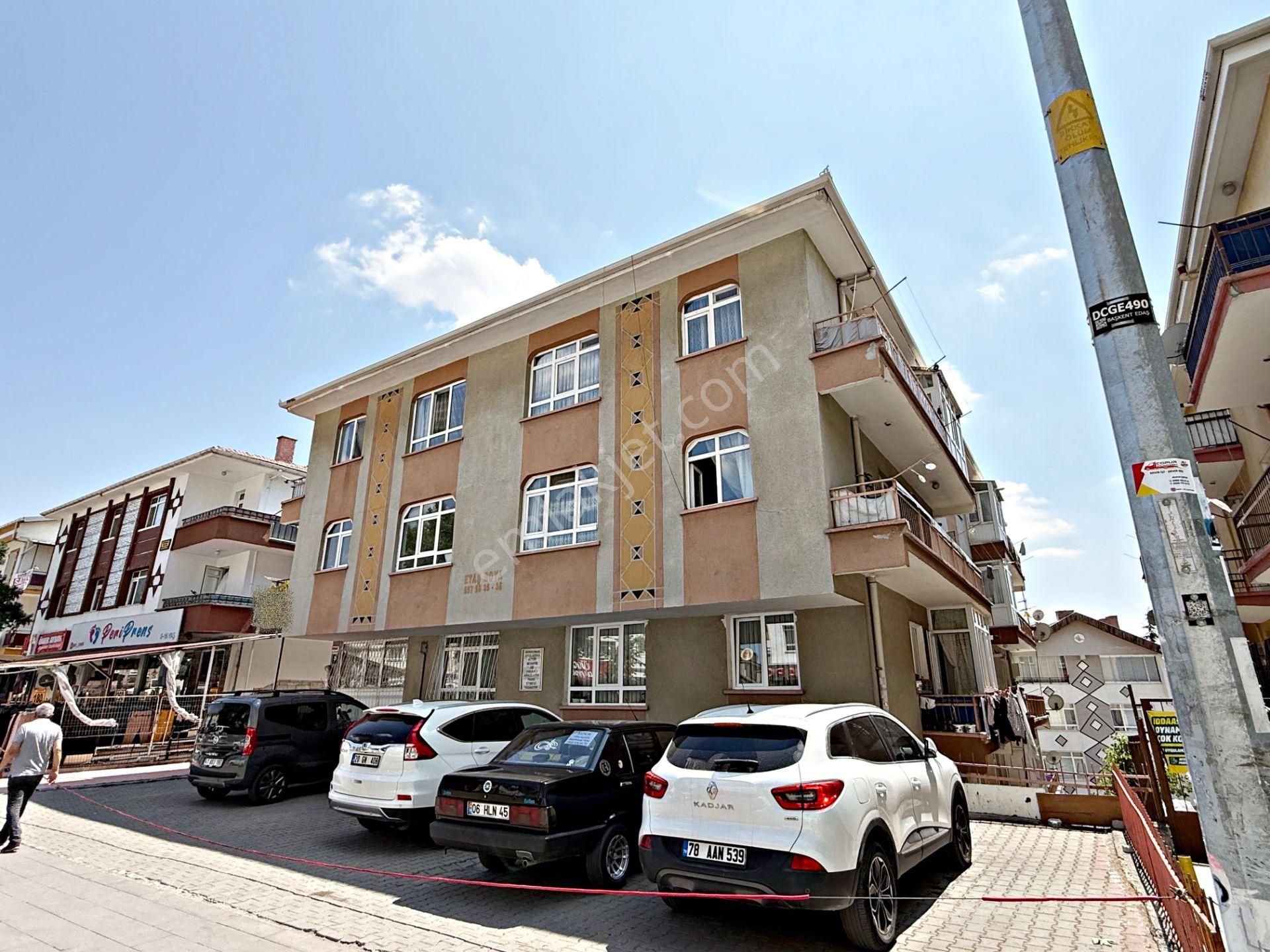 3+1 1.kat Seval Caddesi Üzeri Merkezi Konum Önü Açık