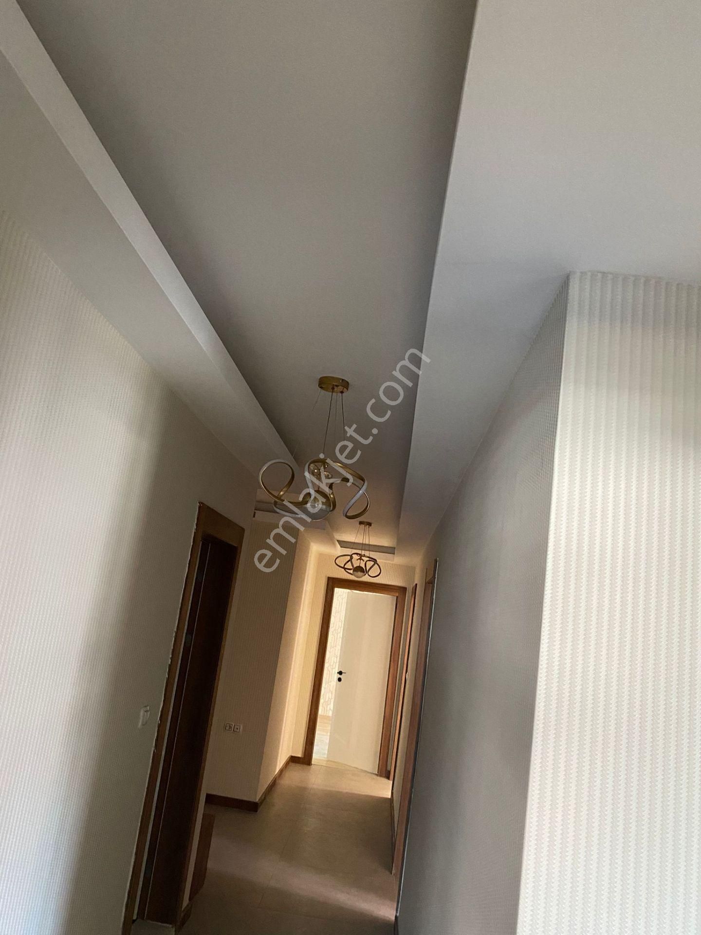 Edremit Merkezde 3+1 145 M², Asansörlü, Yenilenmiş Ve Ebeveyn Banyolı Daire - Görsel 13