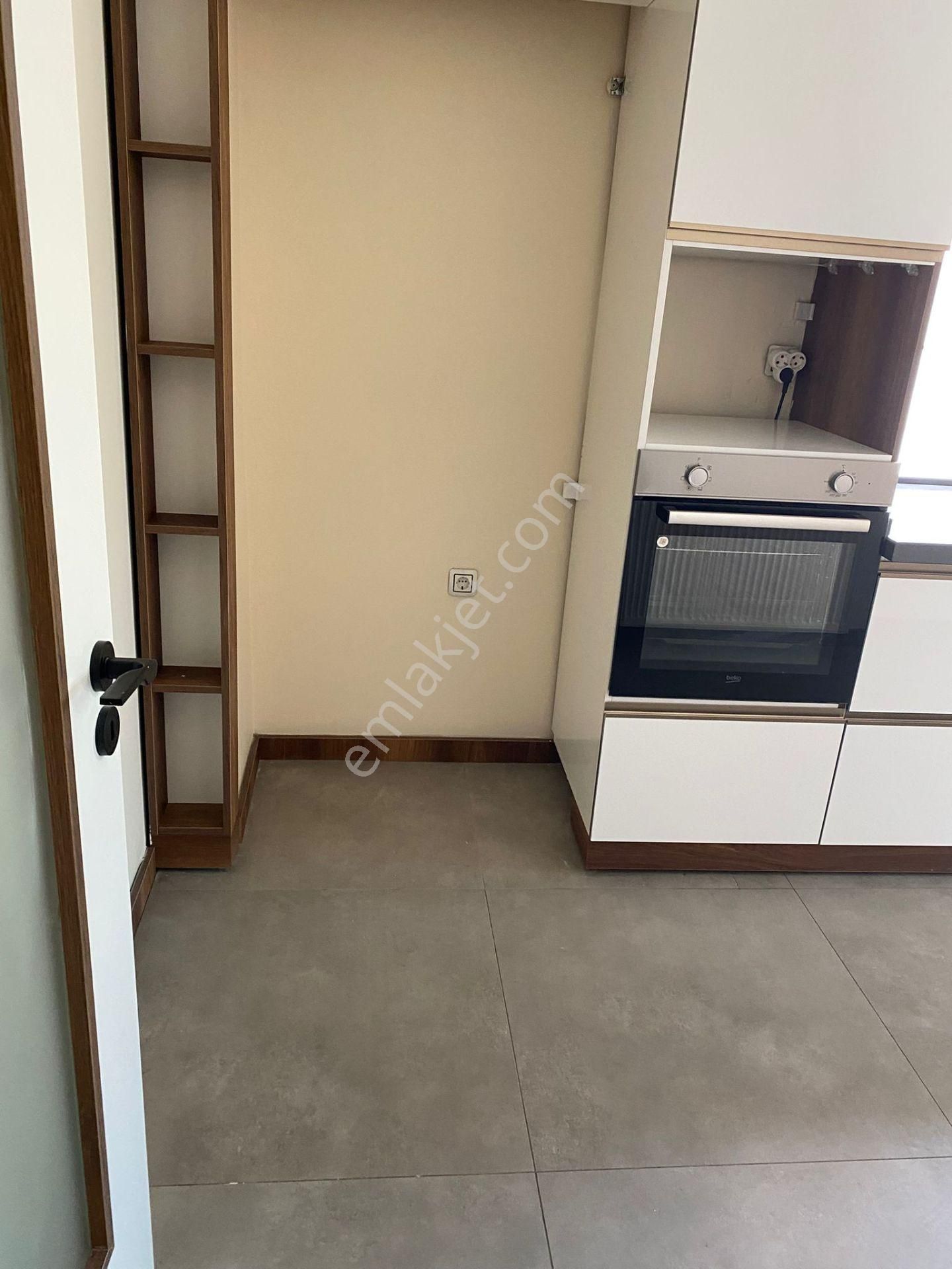 Edremit Merkezde 3+1 145 M², Asansörlü, Yenilenmiş Ve Ebeveyn Banyolı Daire - Görsel 6
