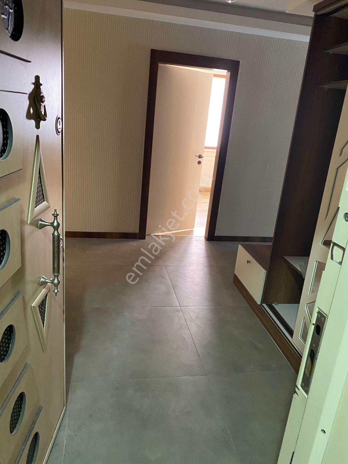 Edremit Merkezde 3+1 145 M², Asansörlü, Yenilenmiş Ve Ebeveyn Banyolı Daire - Görsel 25