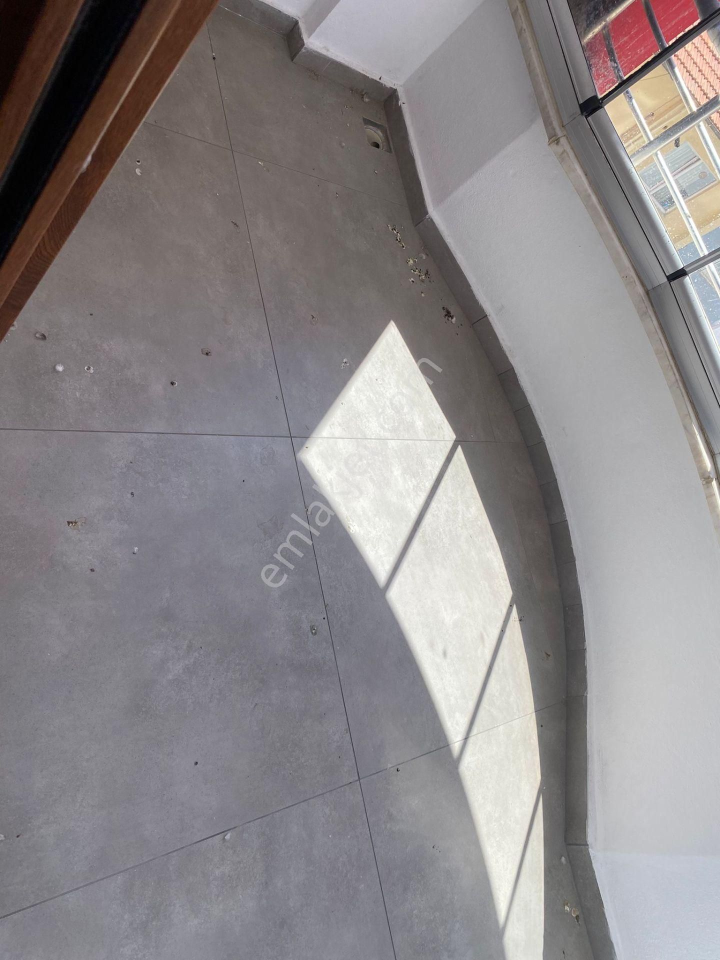 Edremit Merkezde 3+1 145 M², Asansörlü, Yenilenmiş Ve Ebeveyn Banyolı Daire - Görsel 18