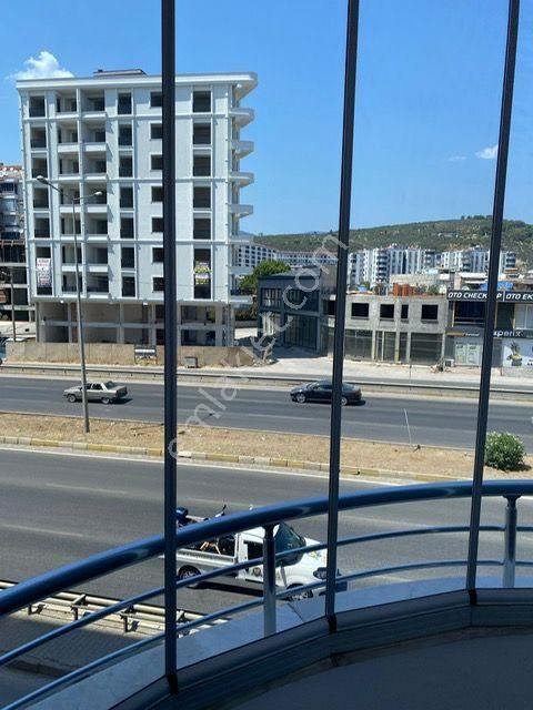 Edremit Merkezde 3+1 145 M², Asansörlü, Yenilenmiş Ve Ebeveyn Banyolı Daire - Görsel 2