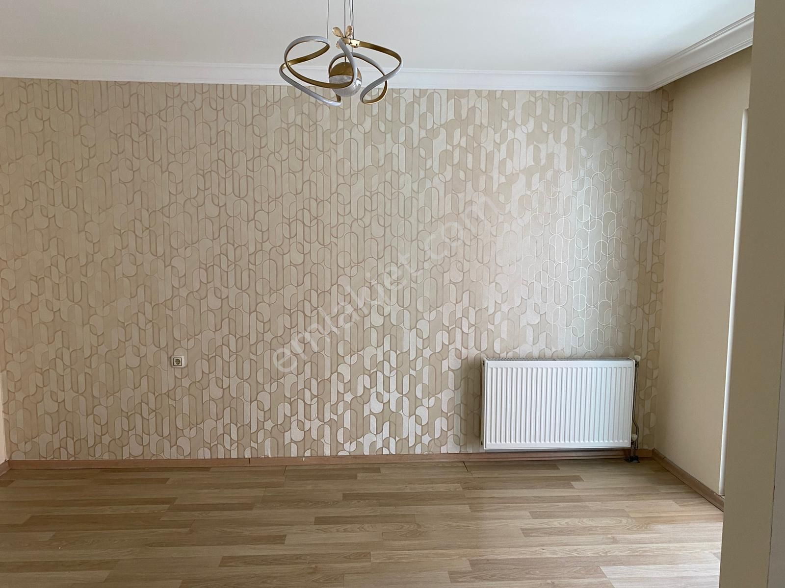 Edremit Merkezde 3+1 145 M², Asansörlü, Yenilenmiş Ve Ebeveyn Banyolı Daire - Görsel 12