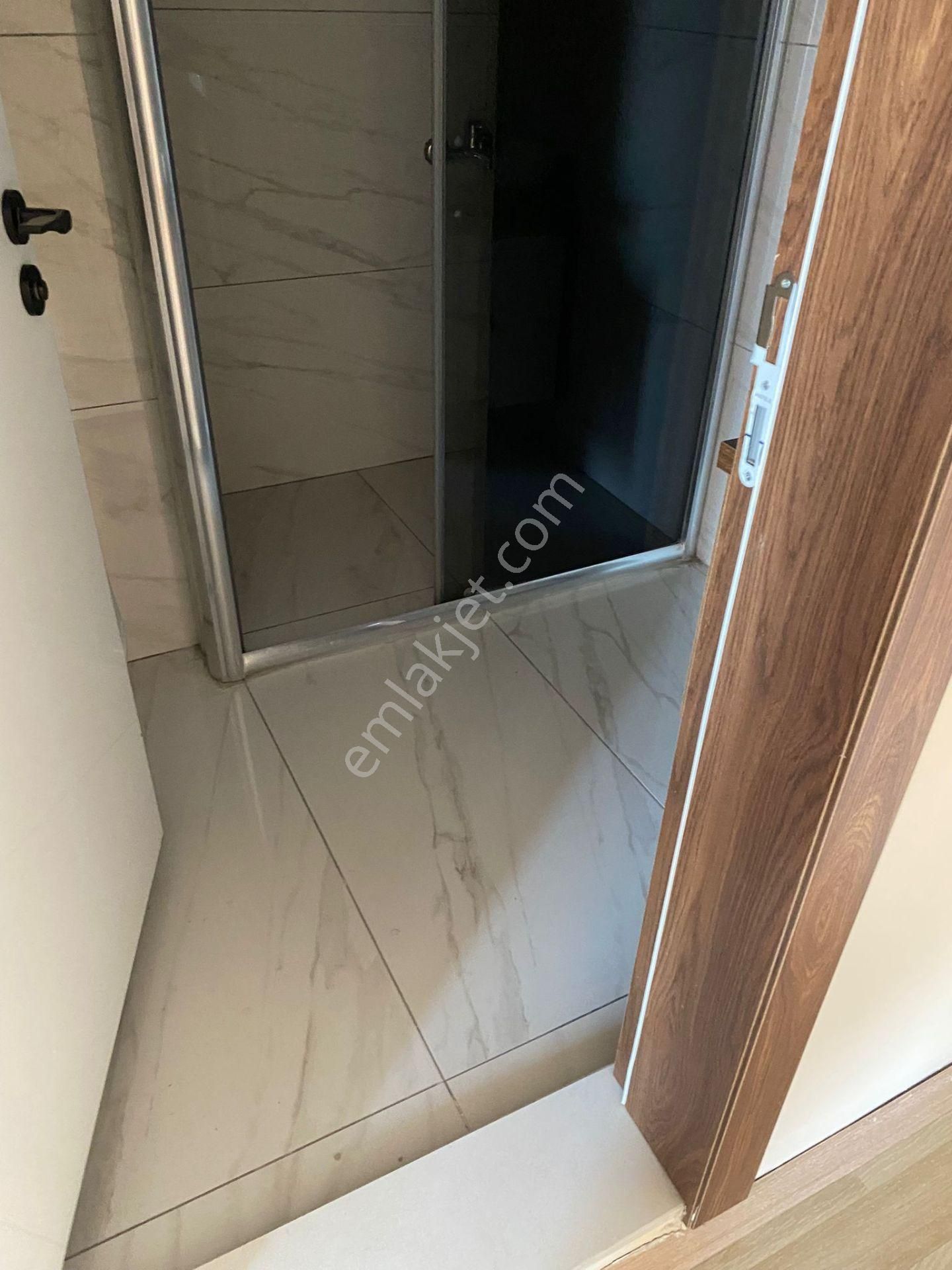 Edremit Merkezde 3+1 145 M², Asansörlü, Yenilenmiş Ve Ebeveyn Banyolı Daire - Görsel 17