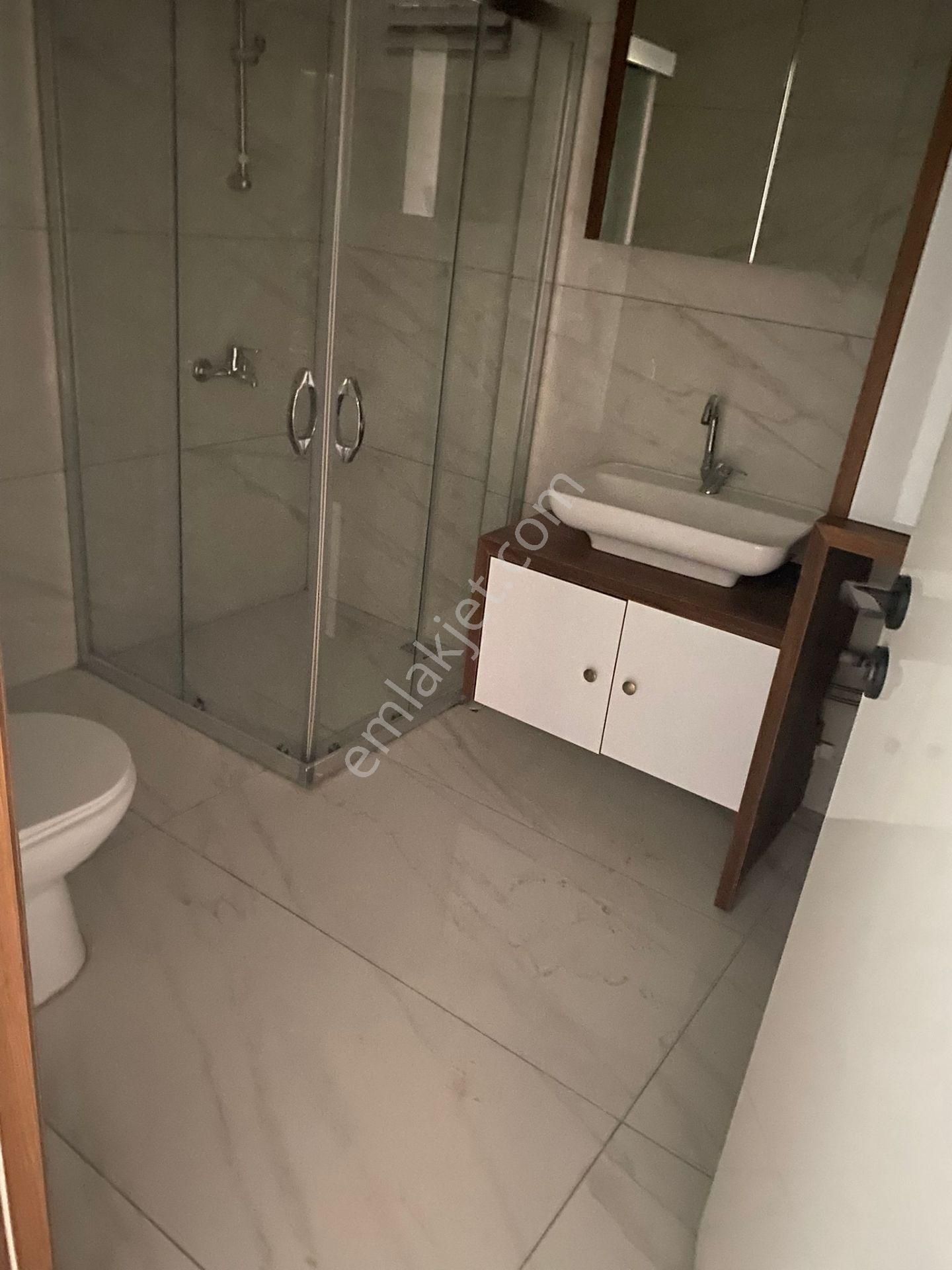Edremit Merkezde 3+1 145 M², Asansörlü, Yenilenmiş Ve Ebeveyn Banyolı Daire - Görsel 8