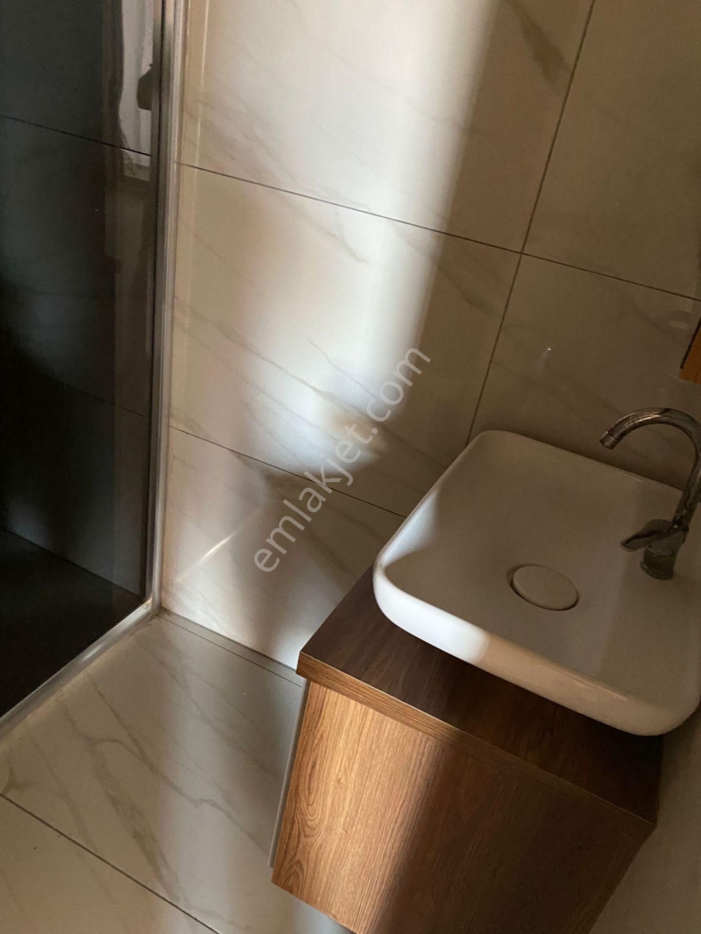 Edremit Merkezde 3+1 145 M², Asansörlü, Yenilenmiş Ve Ebeveyn Banyolı Daire - Görsel 10
