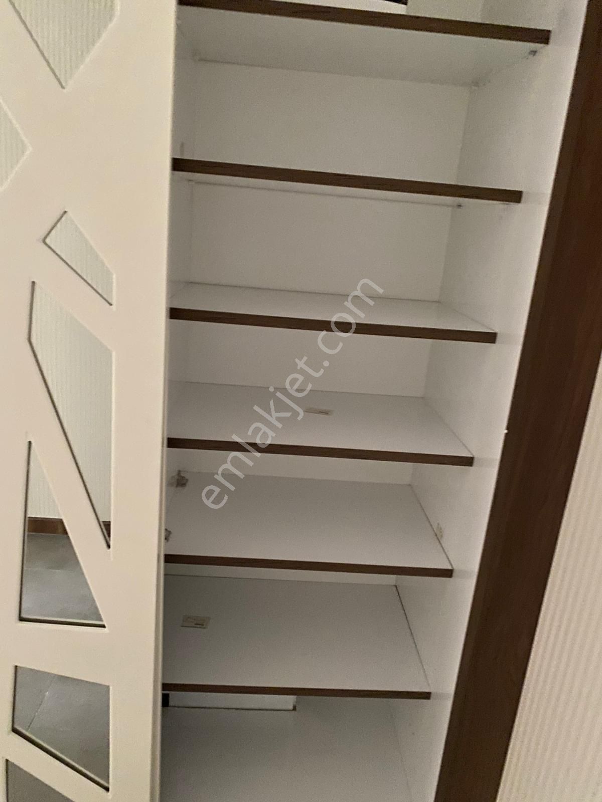 Edremit Merkezde 3+1 145 M², Asansörlü, Yenilenmiş Ve Ebeveyn Banyolı Daire - Görsel 7