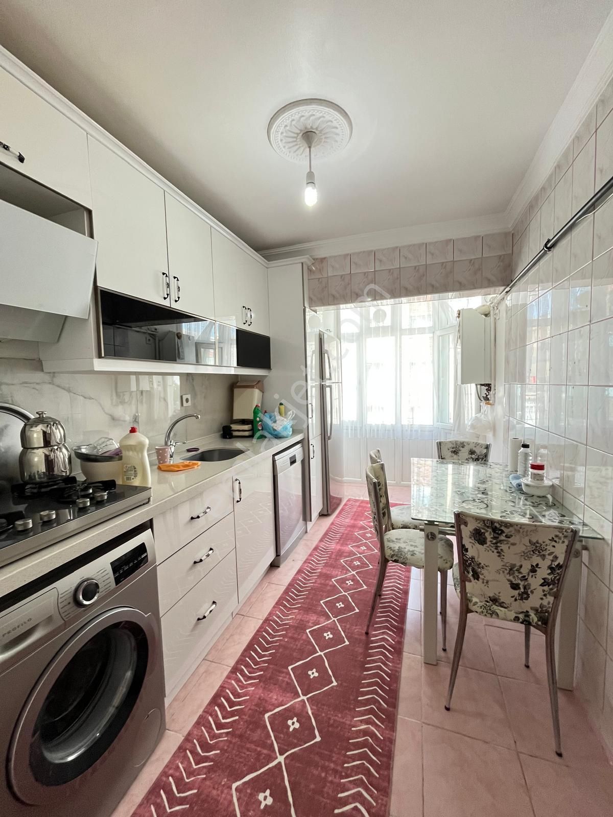 Mç Emlak'tan Geniş Ve Kullanışlı 3+1- Ara Kat Avantajı İle Kiralık Daire Fırsatı
