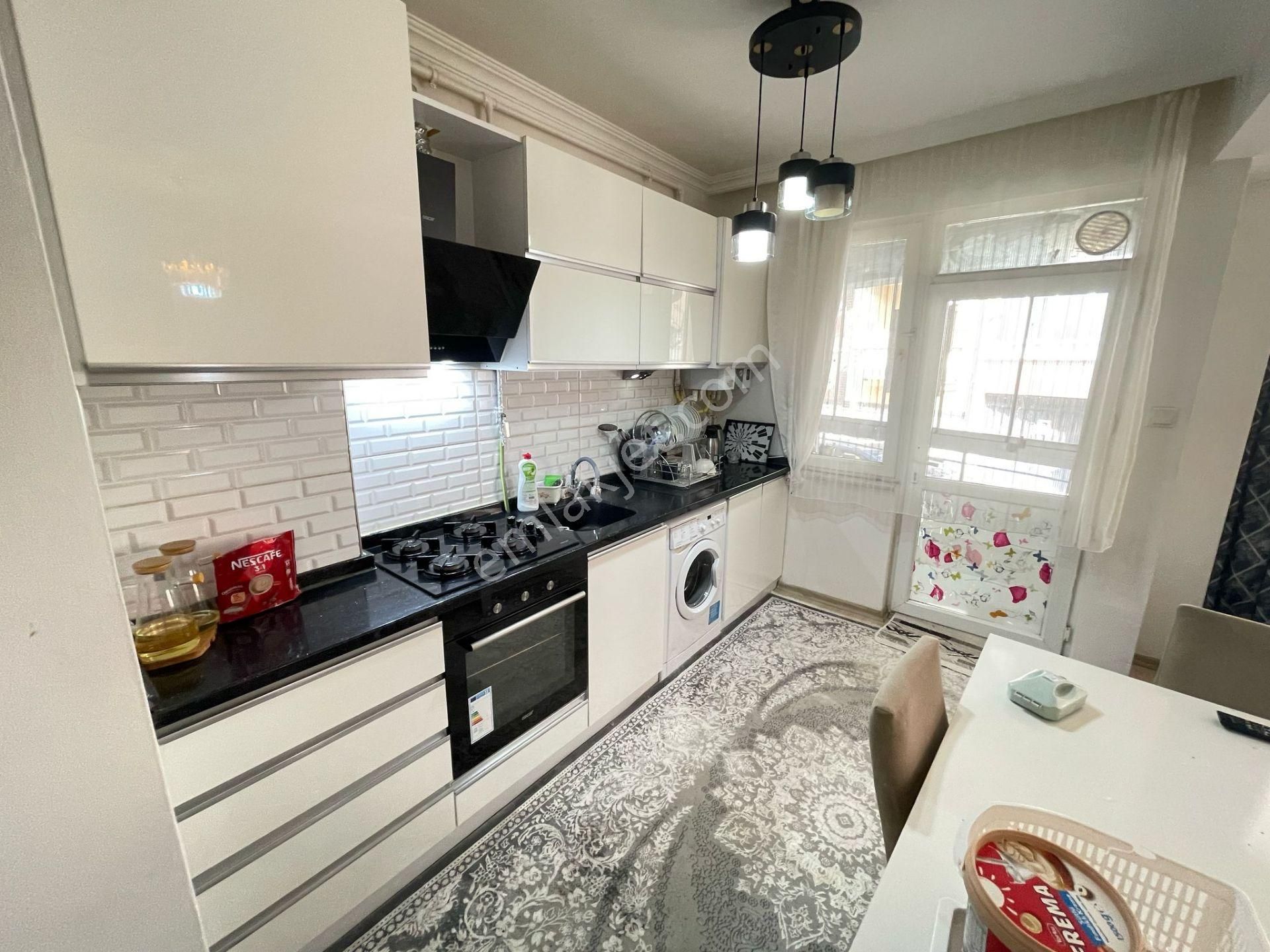 Espark Alışveriş Merkezi Yakını Asansörlü Kombili Kiracılı 2+1 Ful Eşyalı Daire
