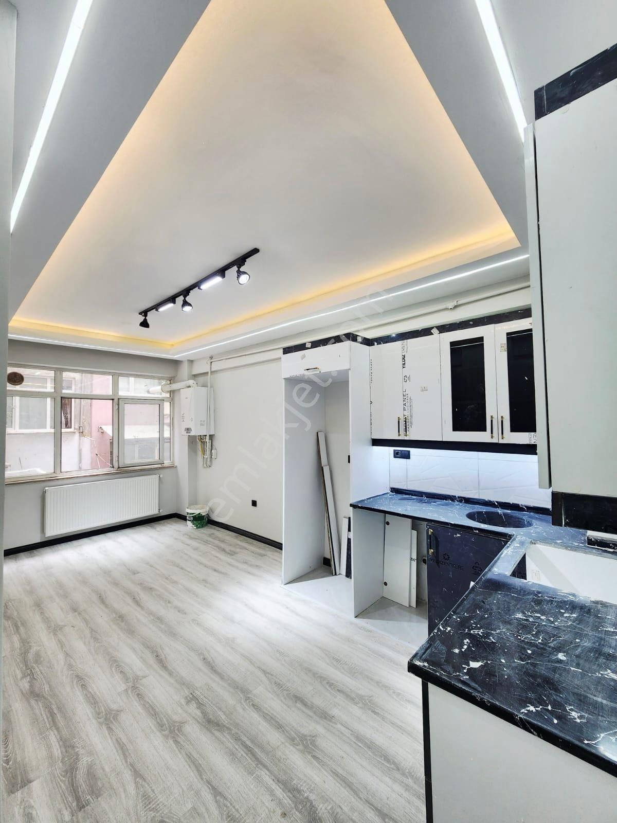 Gençbay Emlak’tan Rasathane Mah 2+1 İçi Ful Yapılı Yüksek Giriş Balkonlu Fırsat Daire