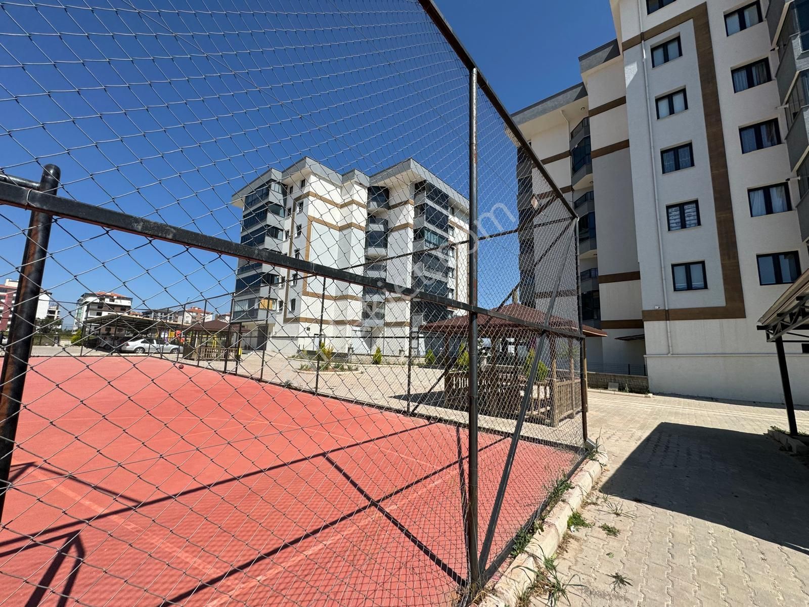 Kemalöz Mah. Ege Park Sitesinde Lüks Yapılı 3+1 Kiralık Daire