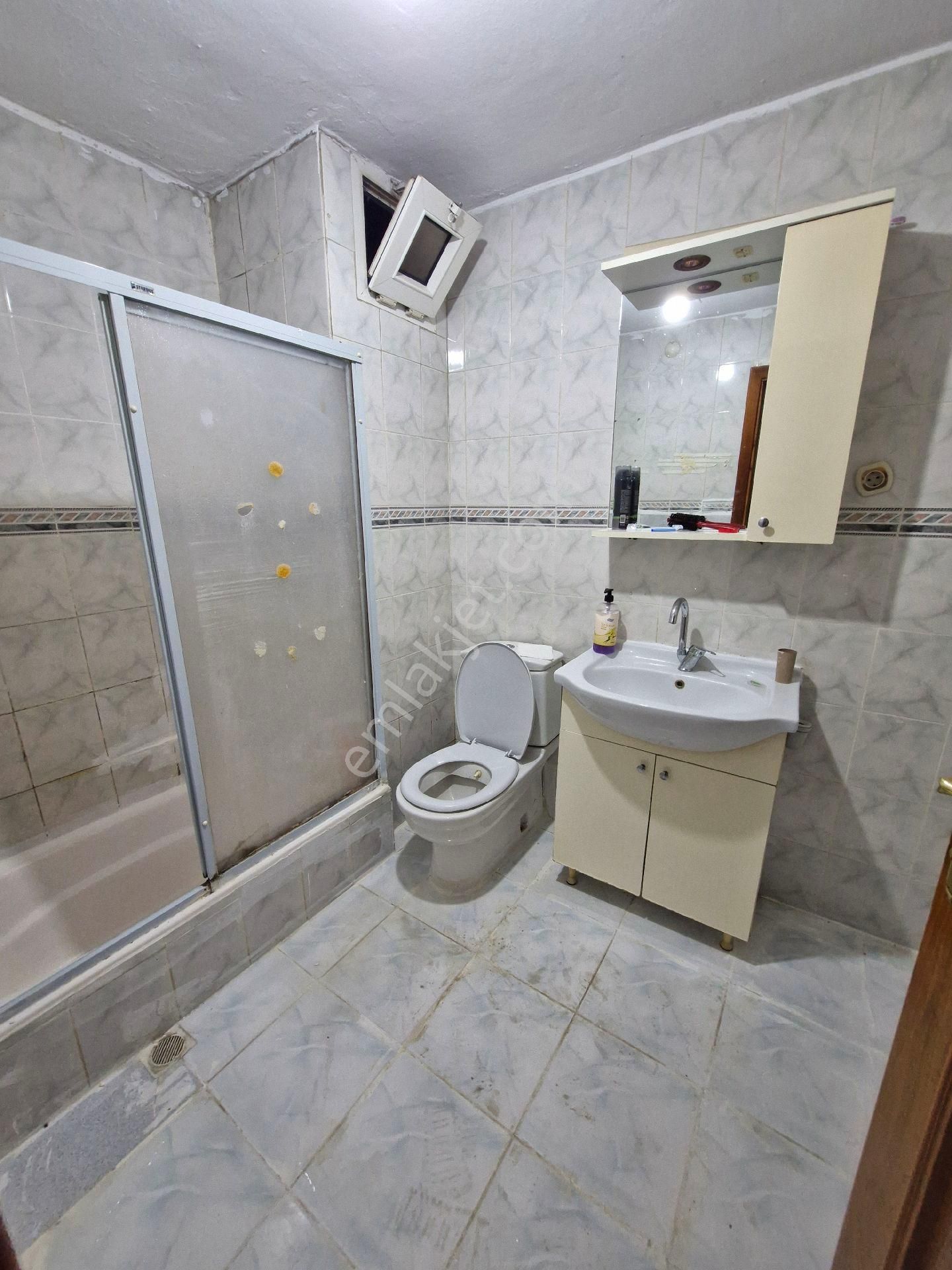Adress'ten Cennet Mah. Kiralık Balkonlu 85 M2 2+1.giriş Daire