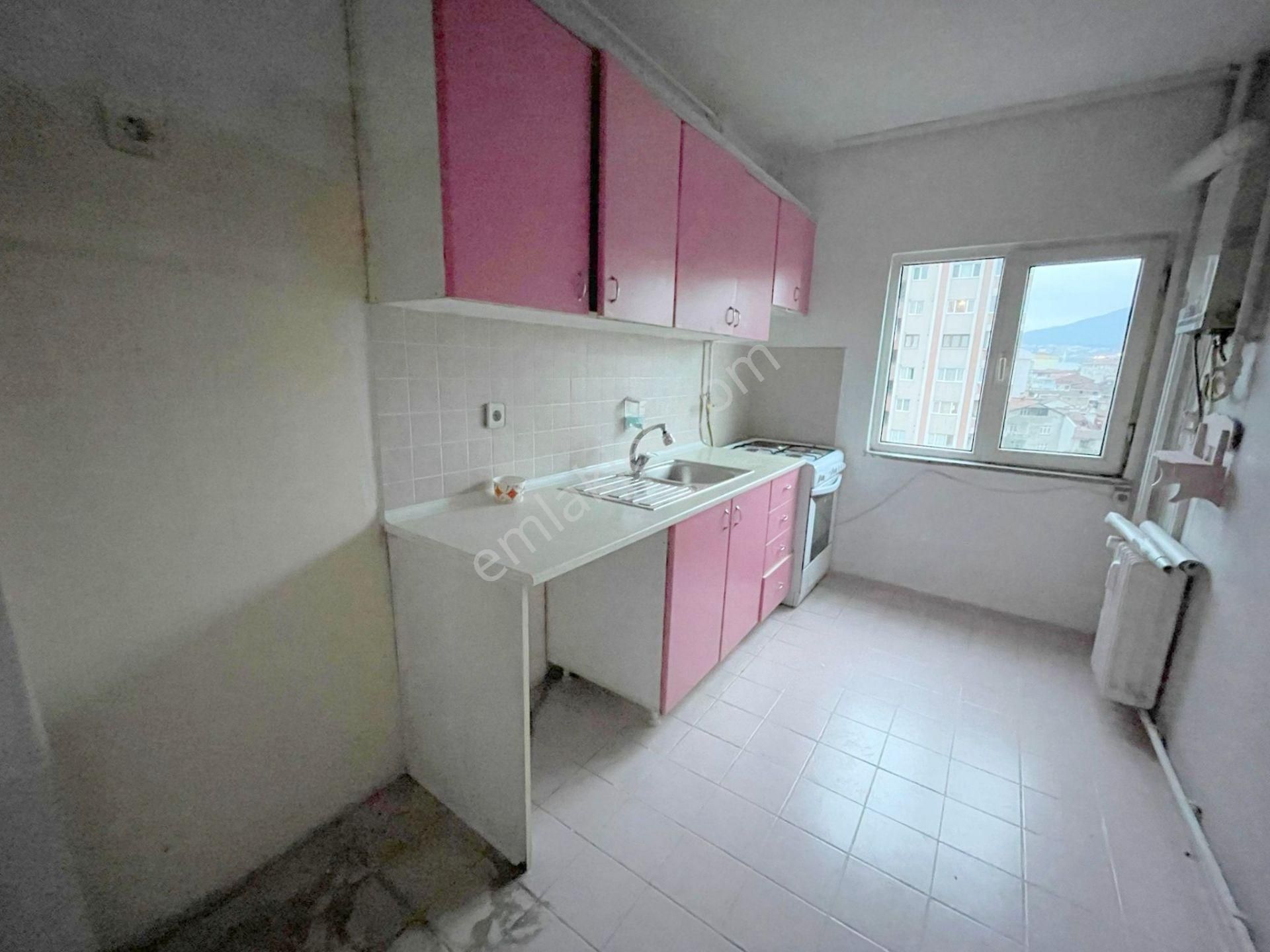 Mertcan'dan Şeyhli Mah. İskanlı Balkonlu 2+1 Ara Kat Daire