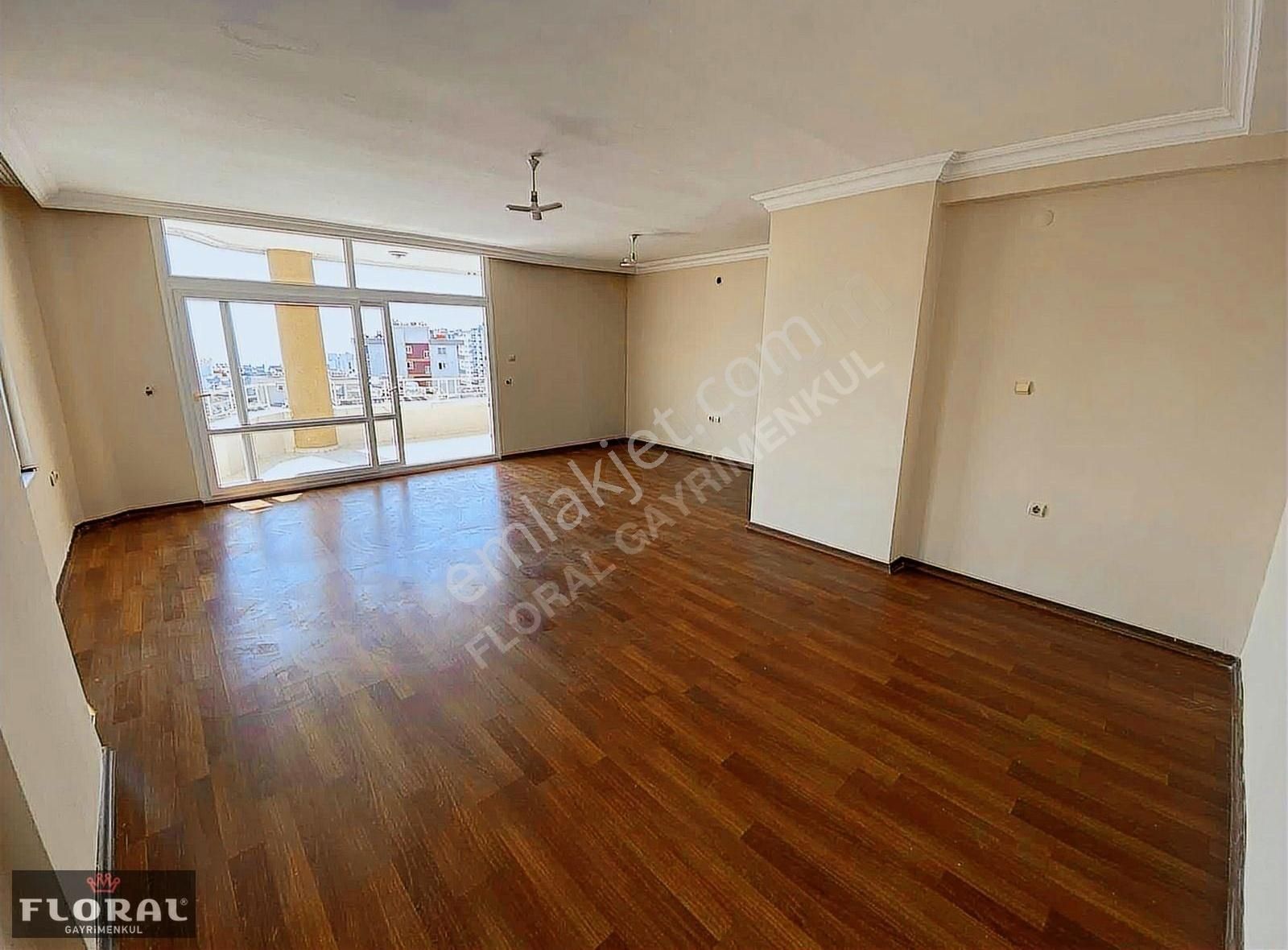Floral'den Merkezi Konumlu,site İçi,cephe Açık,kiralık 3+1 Daire
