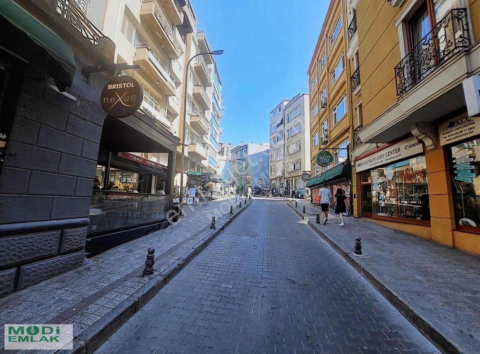 Moda Sahile Yakın Asansörlü Otoparklı Satılık 3+1 Ofis Daire - Görsel 19