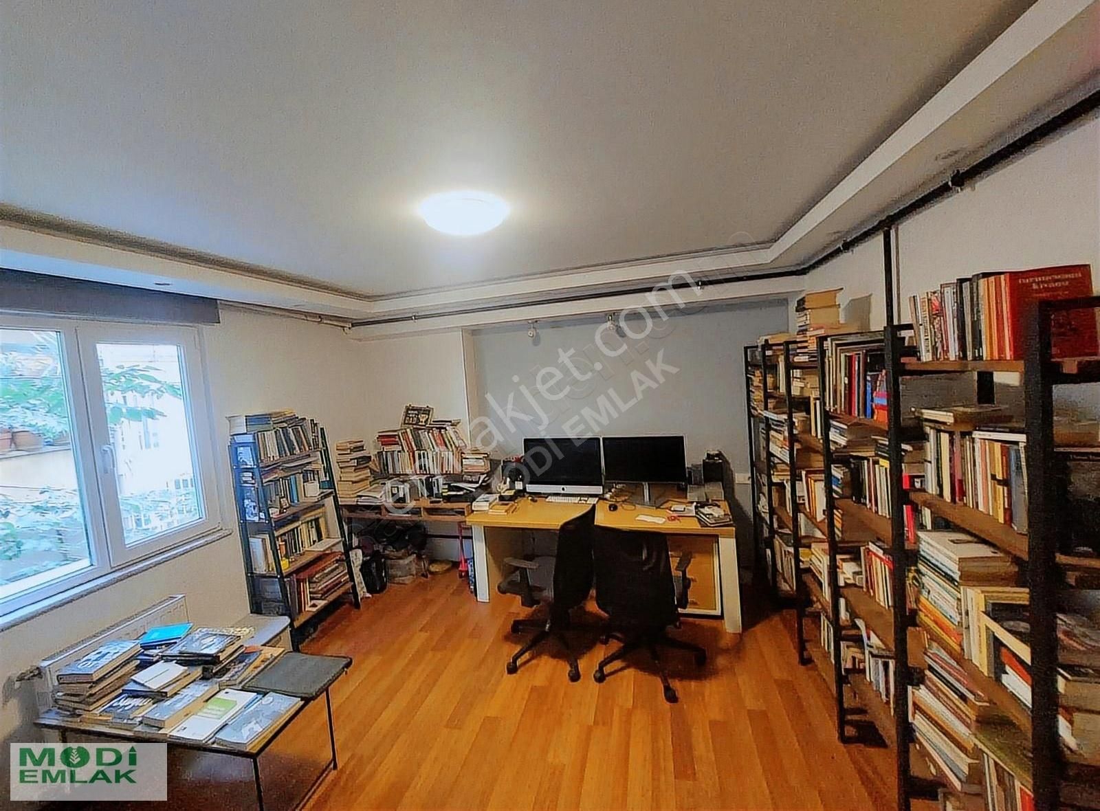 Moda Sahile Yakın Asansörlü Otoparklı Satılık 3+1 Ofis Daire - Görsel 11