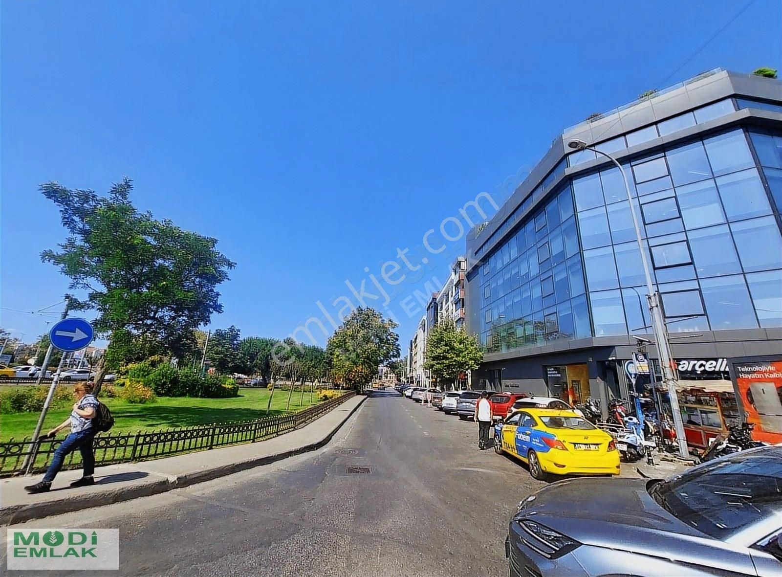 Moda Sahile Yakın Asansörlü Otoparklı Satılık 3+1 Ofis Daire - Görsel 24