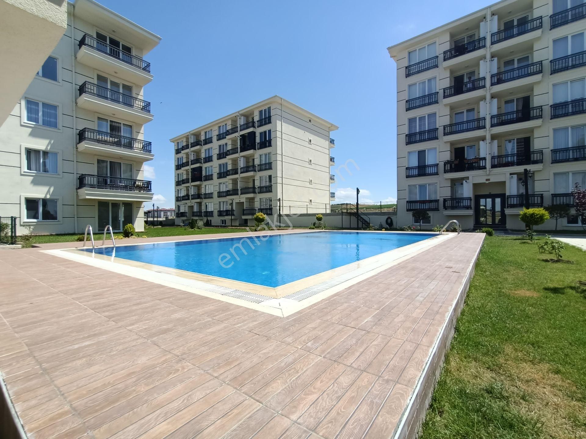 Silivri Mimar Sinan Mah Havuzlu Site İçinde 2+1 Satılık Daire