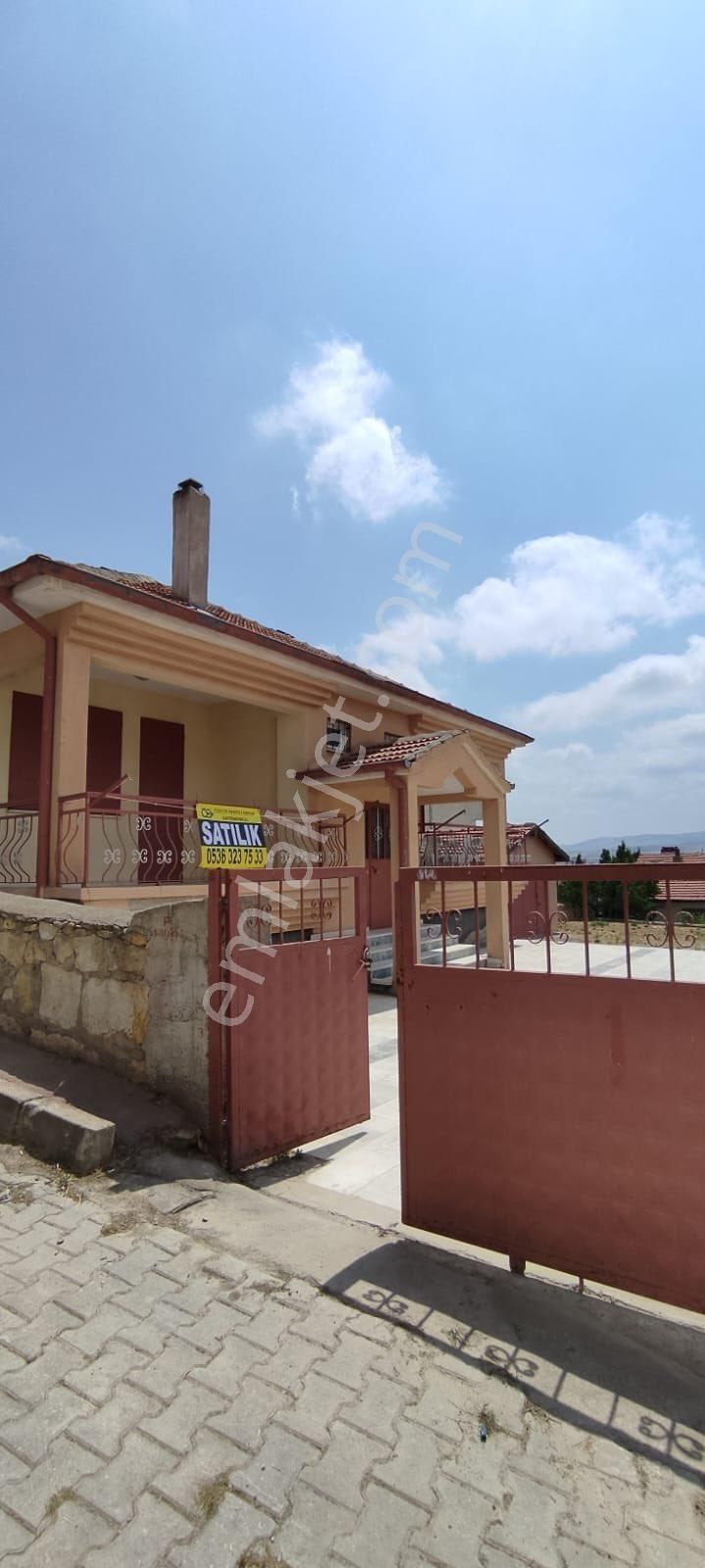 Özgür Denizli"den Emirdağ Yeni Mahallede Satılık 3+1 Müstakil Daire