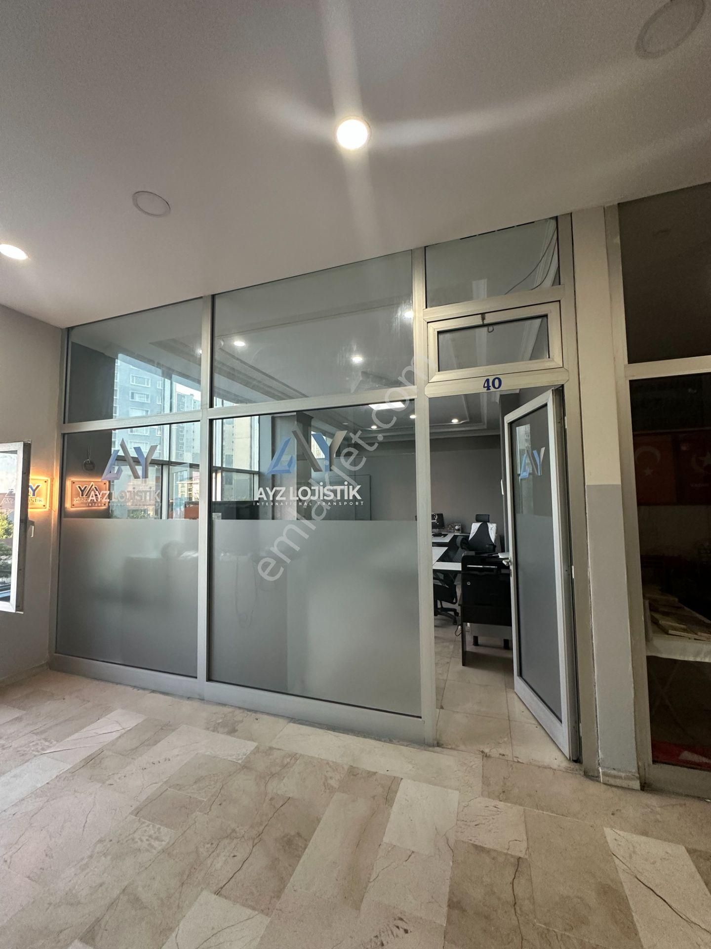 Beylikdüzü Ekol Center Avm`de Acil Satılık Dükkan