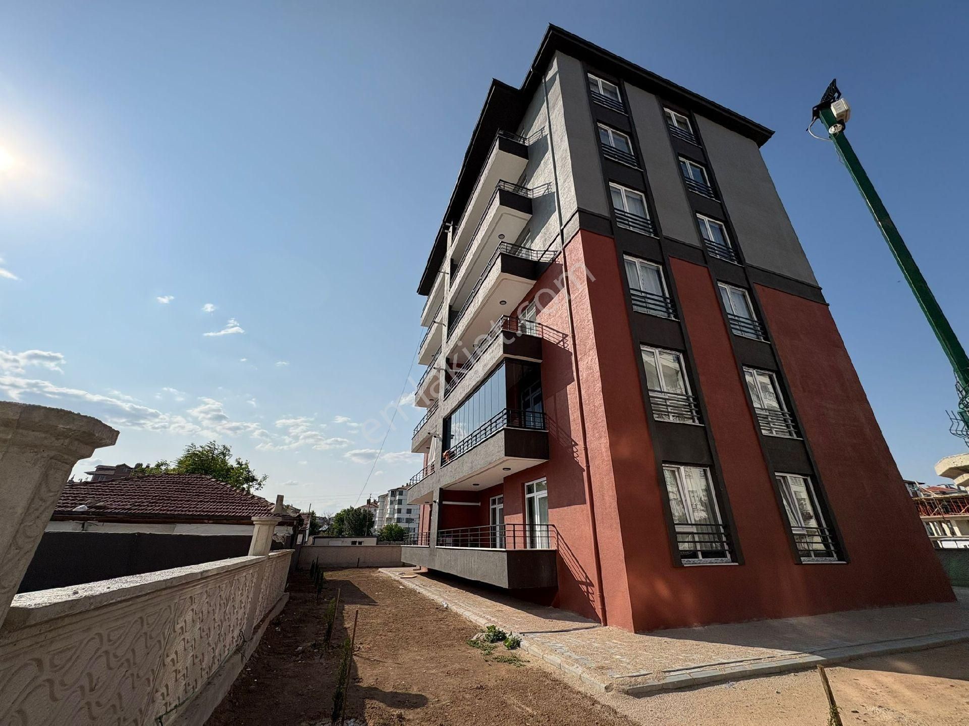 Erenler Mah. Fetih Cad. Komşu 2+1 Satılık Daire