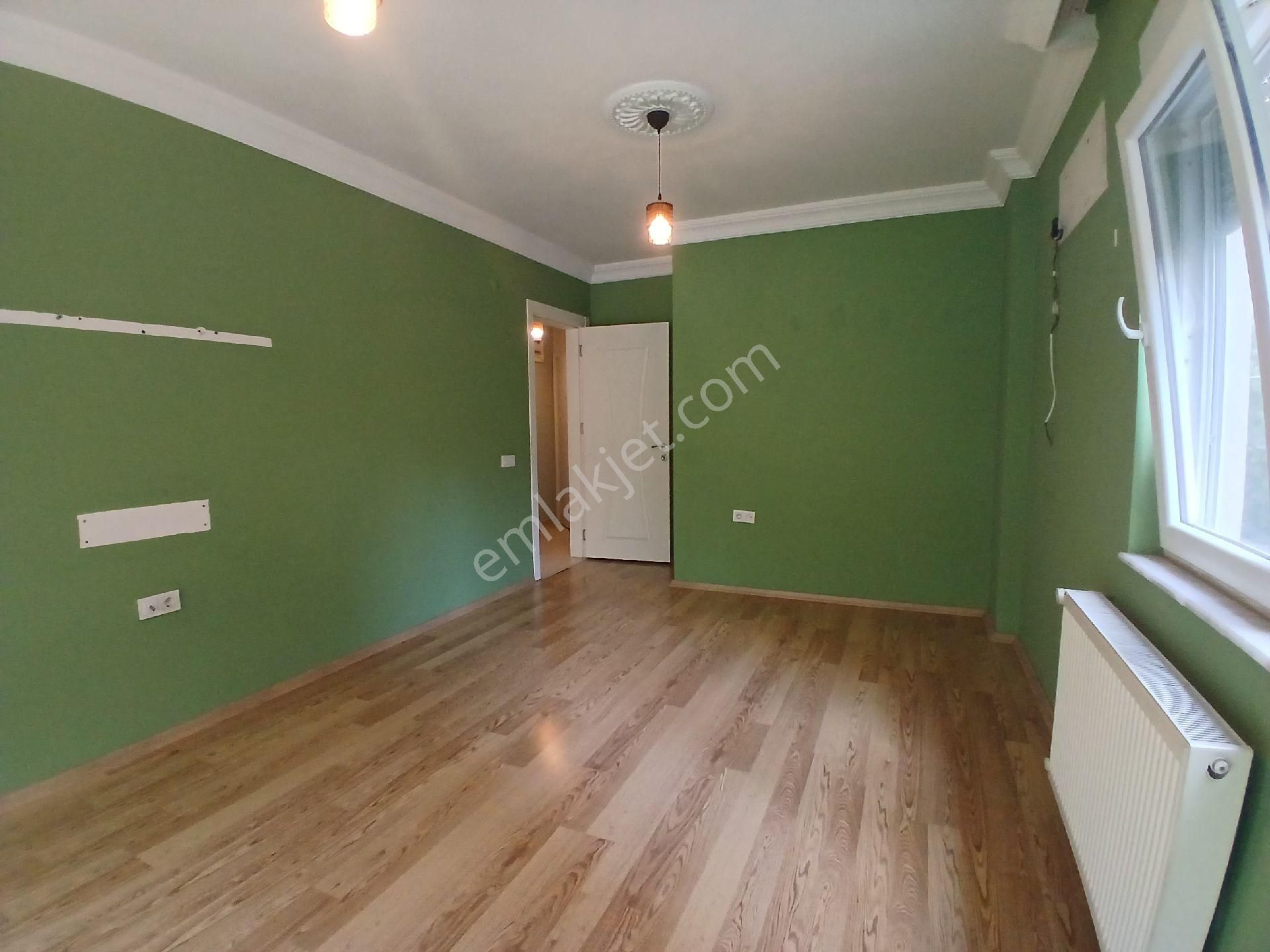 Meydankavağı Çaybası"nda B.onat Cd.3.bınadana Ayrı Mutfaklı Temız 1+1 Doğalgazlı Kiralık Daire