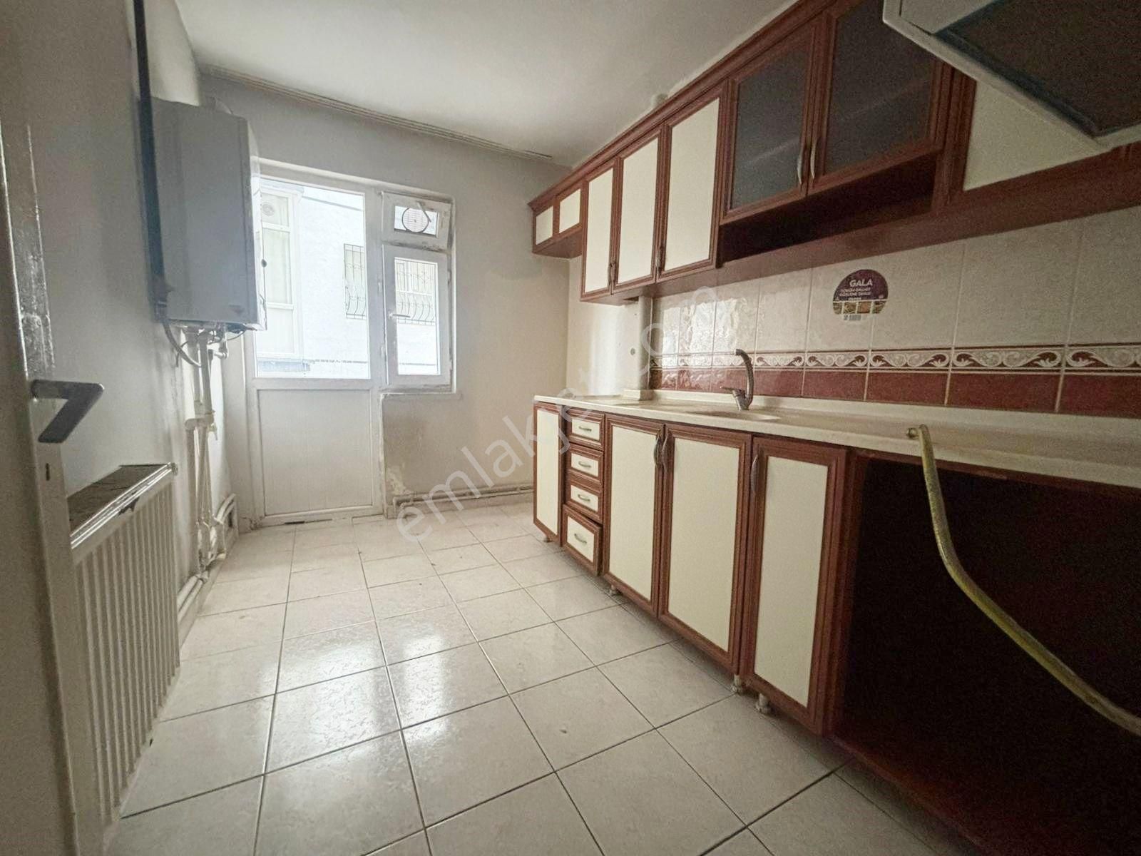 Gata & Şehir Has. Yakını Tevfik Sağlam Caddesinde 3+1 Bahçe Katı
