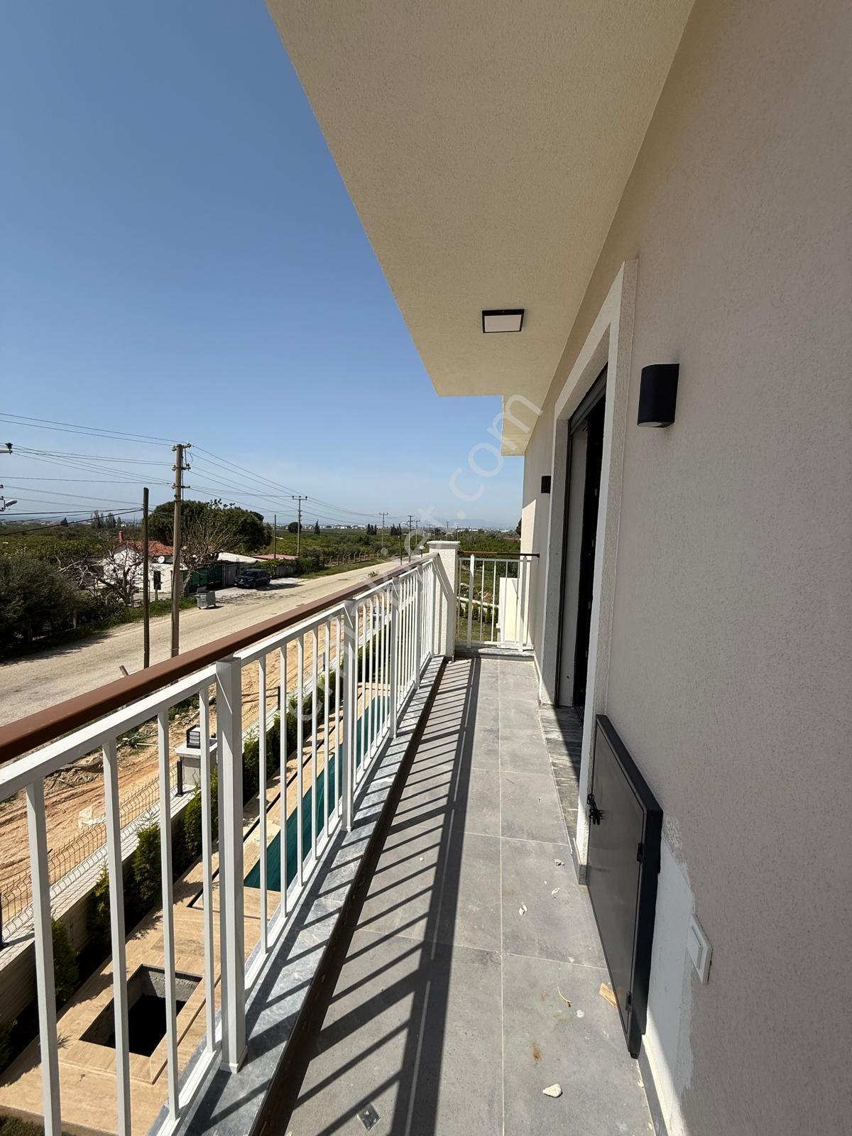 Davutlar’da Denize Giden İlk Yol Üzerinde Köşe Konumlu Villa - Görsel 34