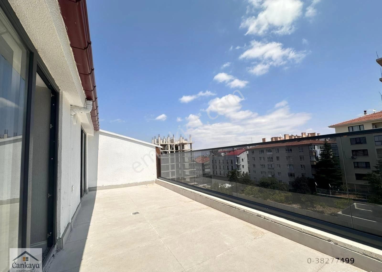 Çankaya Gayrimenkulden Çetin Emeç-hakimevi Yakını Sıfır Binada Ön Cephe Teraslı Dublex 3+1+2-banyolu