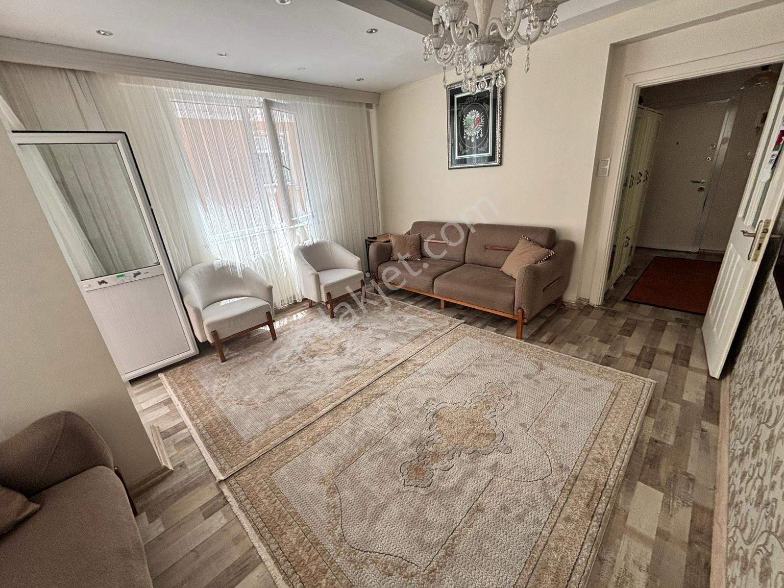 Tutar Dan Hürriyet Mahallesinde 120 M2 3+1 1 Kat 18 Yıllık Daire