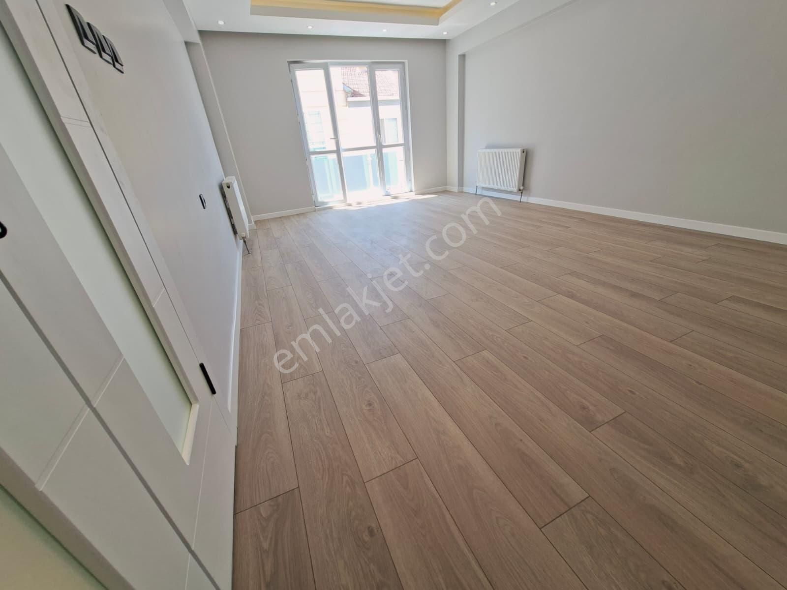 İstasyon Mahallesinde 3+1 Orta Katta Lüks Yapılı 2 Banyolu Satılık Daire