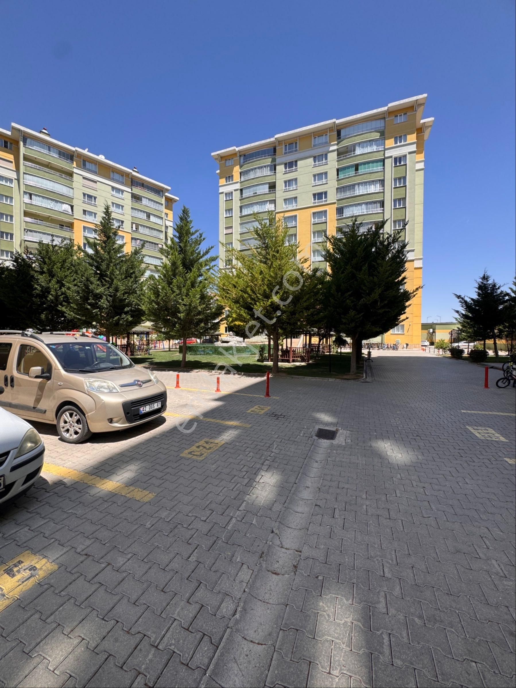 Bahçeşehir Konutlarında 4+1 Satılık Bakımlı Daire