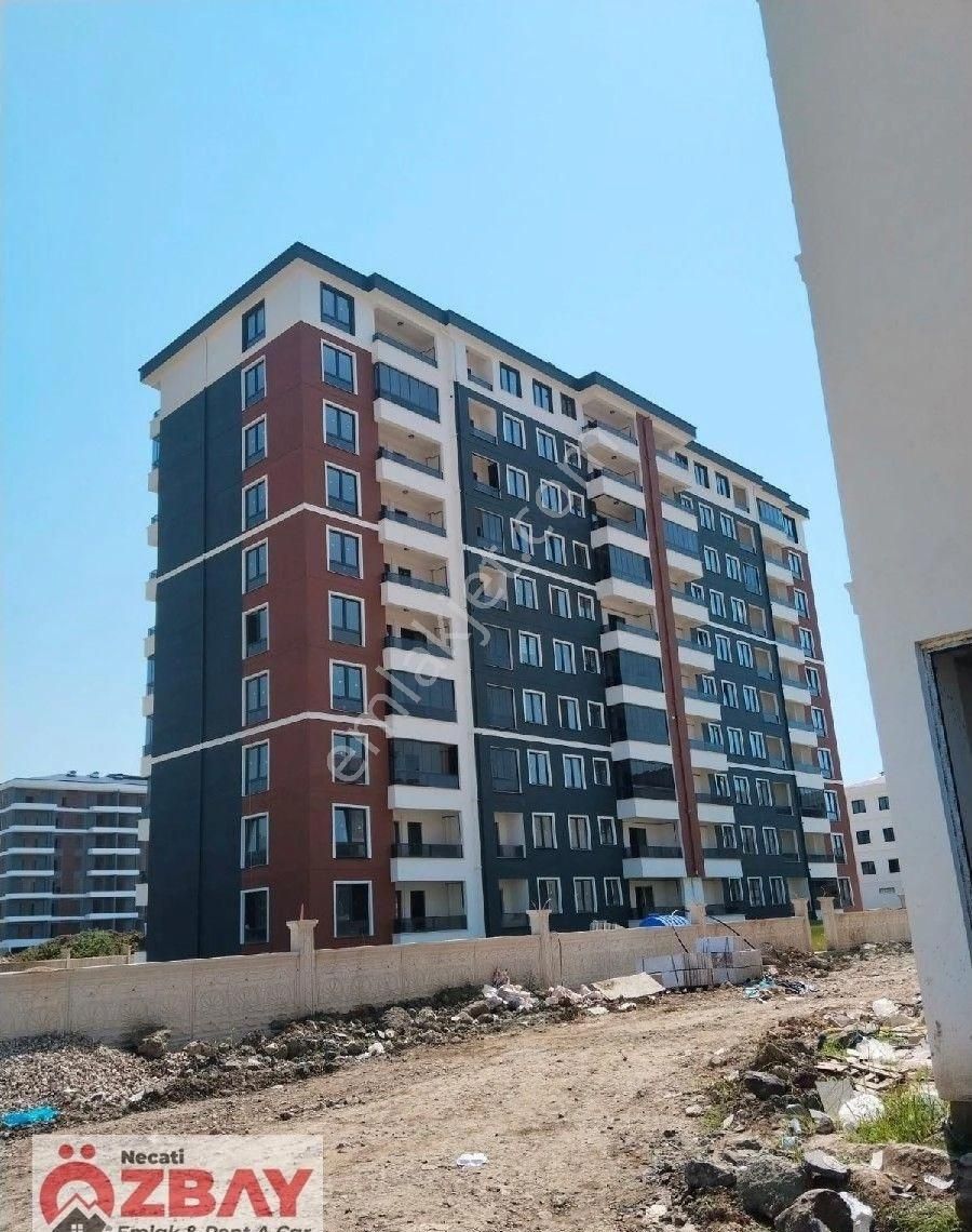 Cumhuriyet Mahallesi'nde Satılık 3+1 Havuzlu Site Dairesi