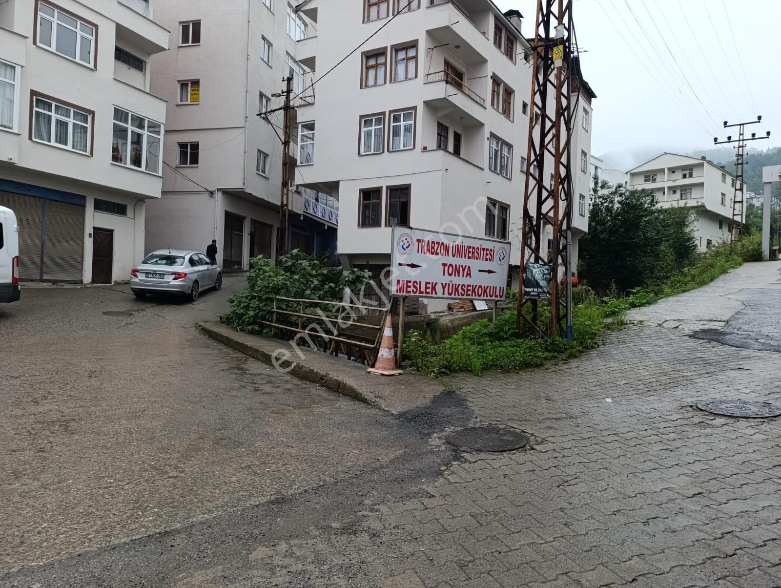 Tonya Merkezde, Lise Caddesi Üzerinde Ful Eşyalı 2+1 Daire!