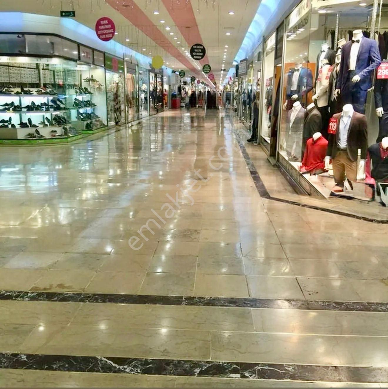 Bakırköy Gür Çarşıda Satılık İki Katlı Dükkan Yatırımlık